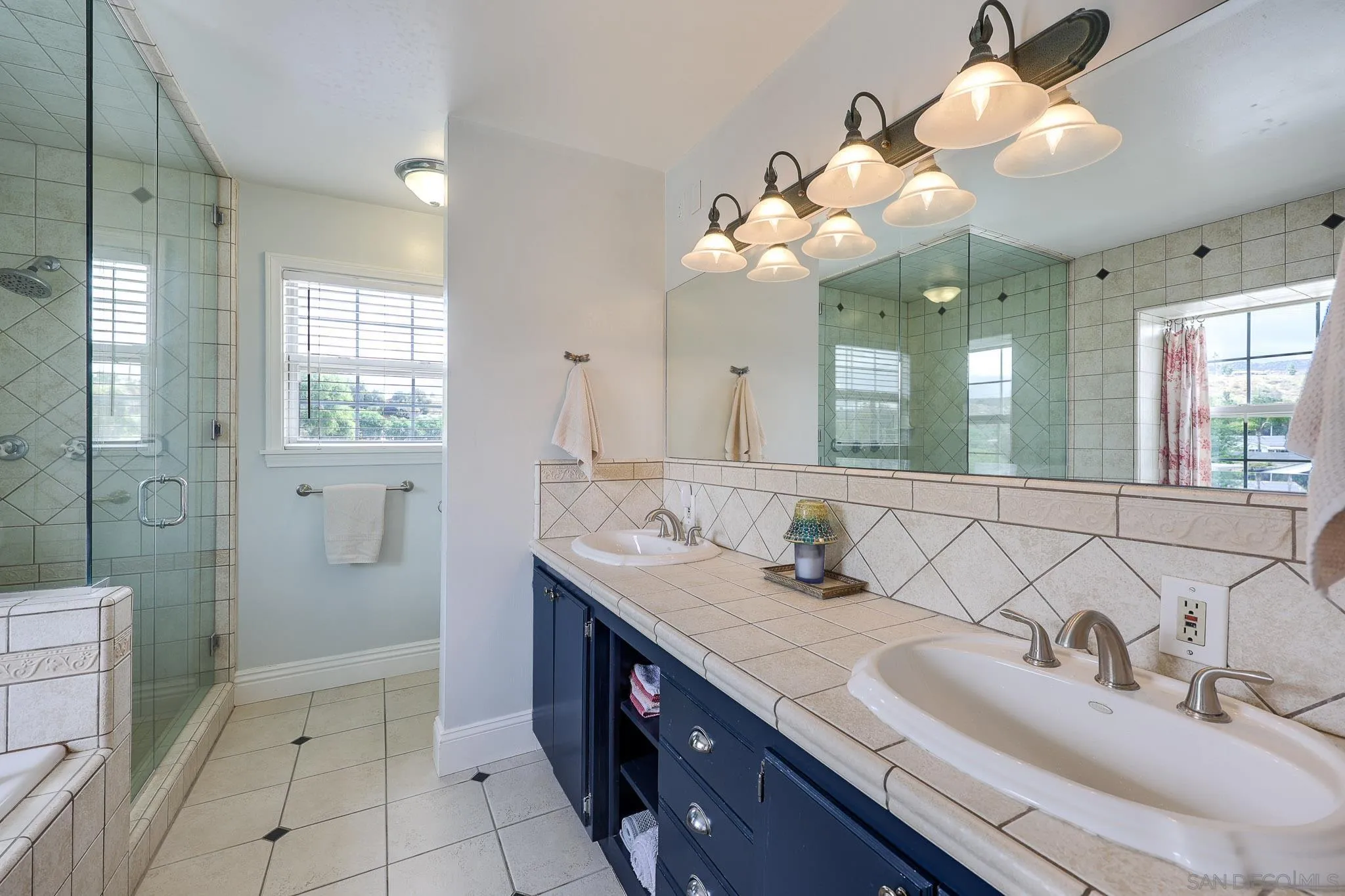 https://cdn.realtyfeed.com/cdn/127/260010481/7e322b6fa2fea2e187650262ec20c6d9.webp
