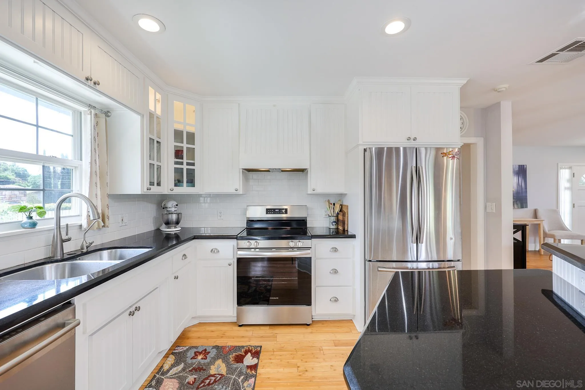https://cdn.realtyfeed.com/cdn/127/260010481/97b84c968cd549f5fd1708fe3952edf8.webp