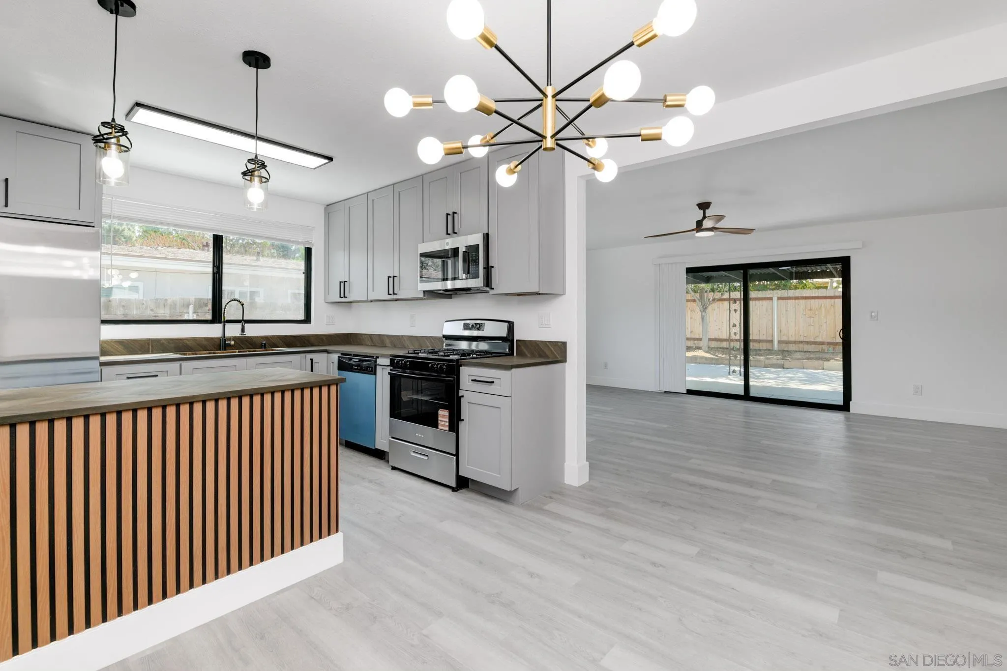 https://cdn.realtyfeed.com/cdn/127/260010493/3581d09dbd69db7477aa46aa5cca2e2e.webp