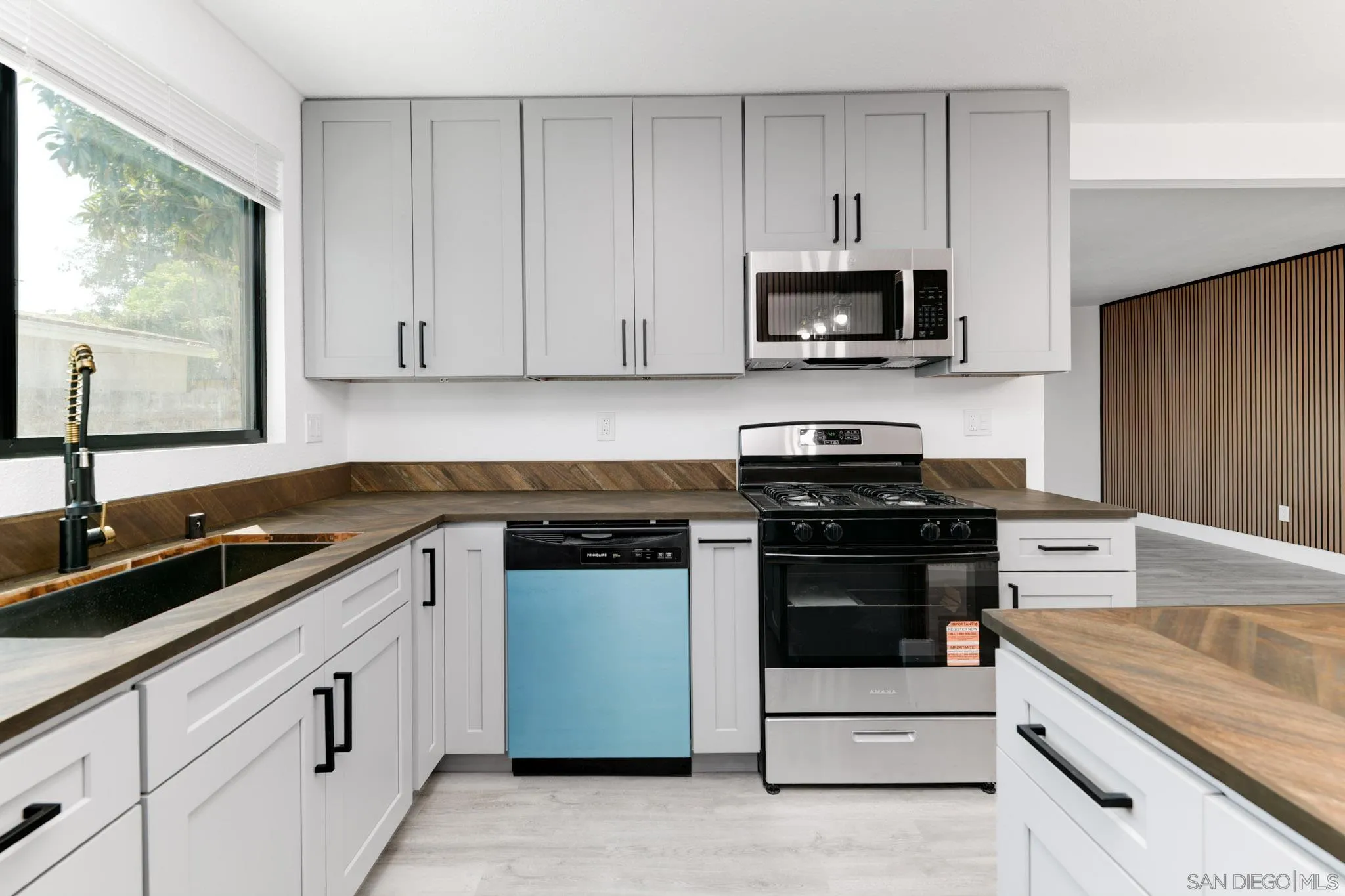 https://cdn.realtyfeed.com/cdn/127/260010493/3d5bb2521fda14f5019639316b524ed5.webp