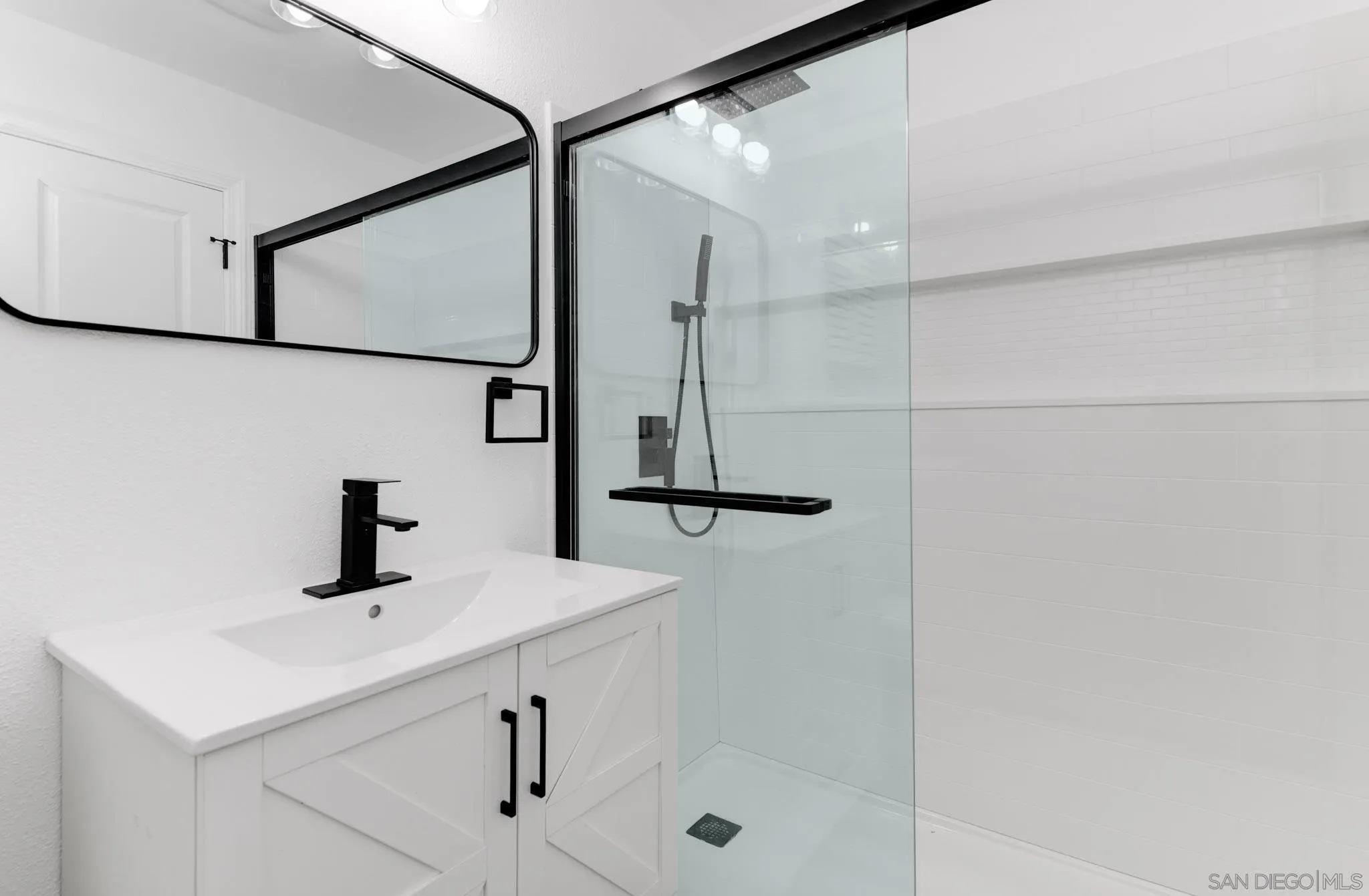 https://cdn.realtyfeed.com/cdn/127/260010493/7eac79ac78735660eb16b2d44ccdf4d3.webp