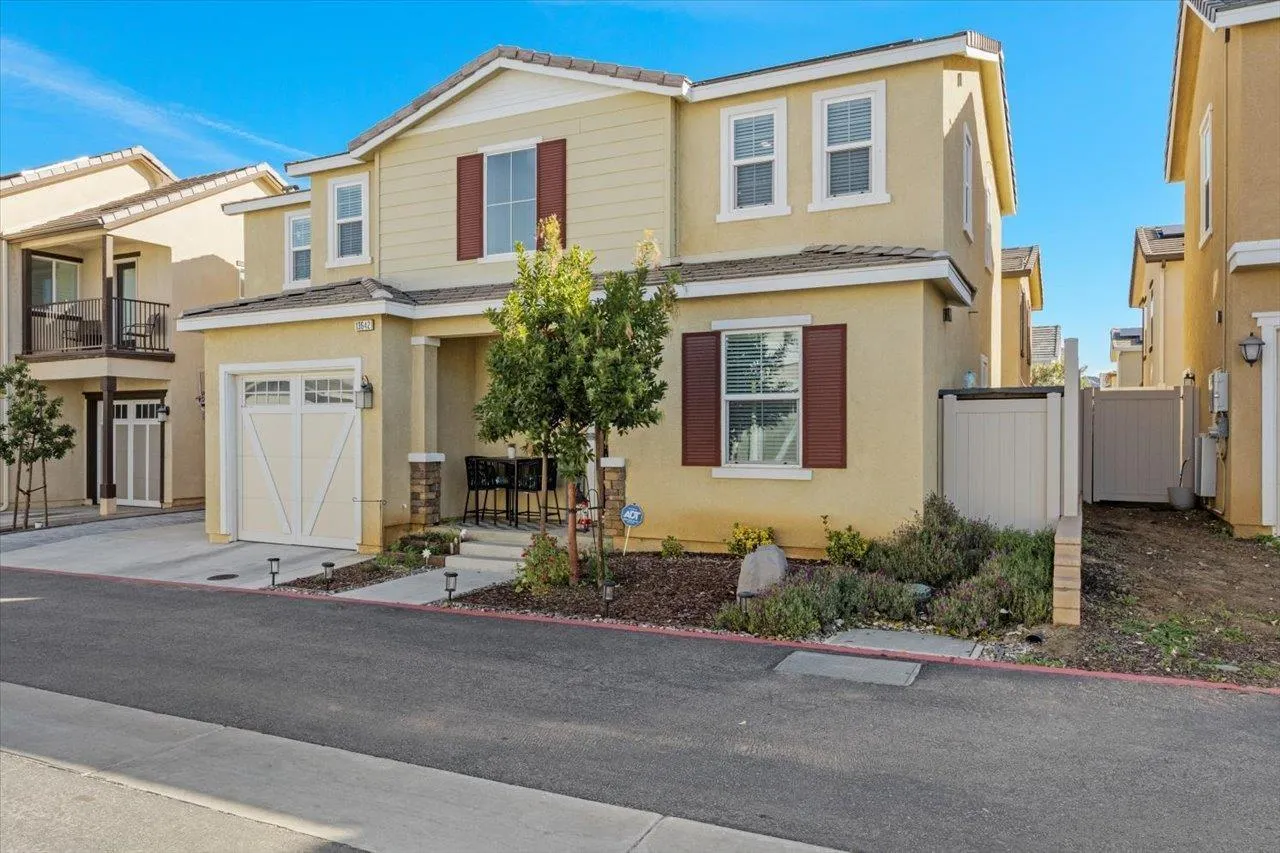 https://cdn.realtyfeed.com/cdn/127/260010494/489eb435f02a42db57c6da6b82b5818e.webp