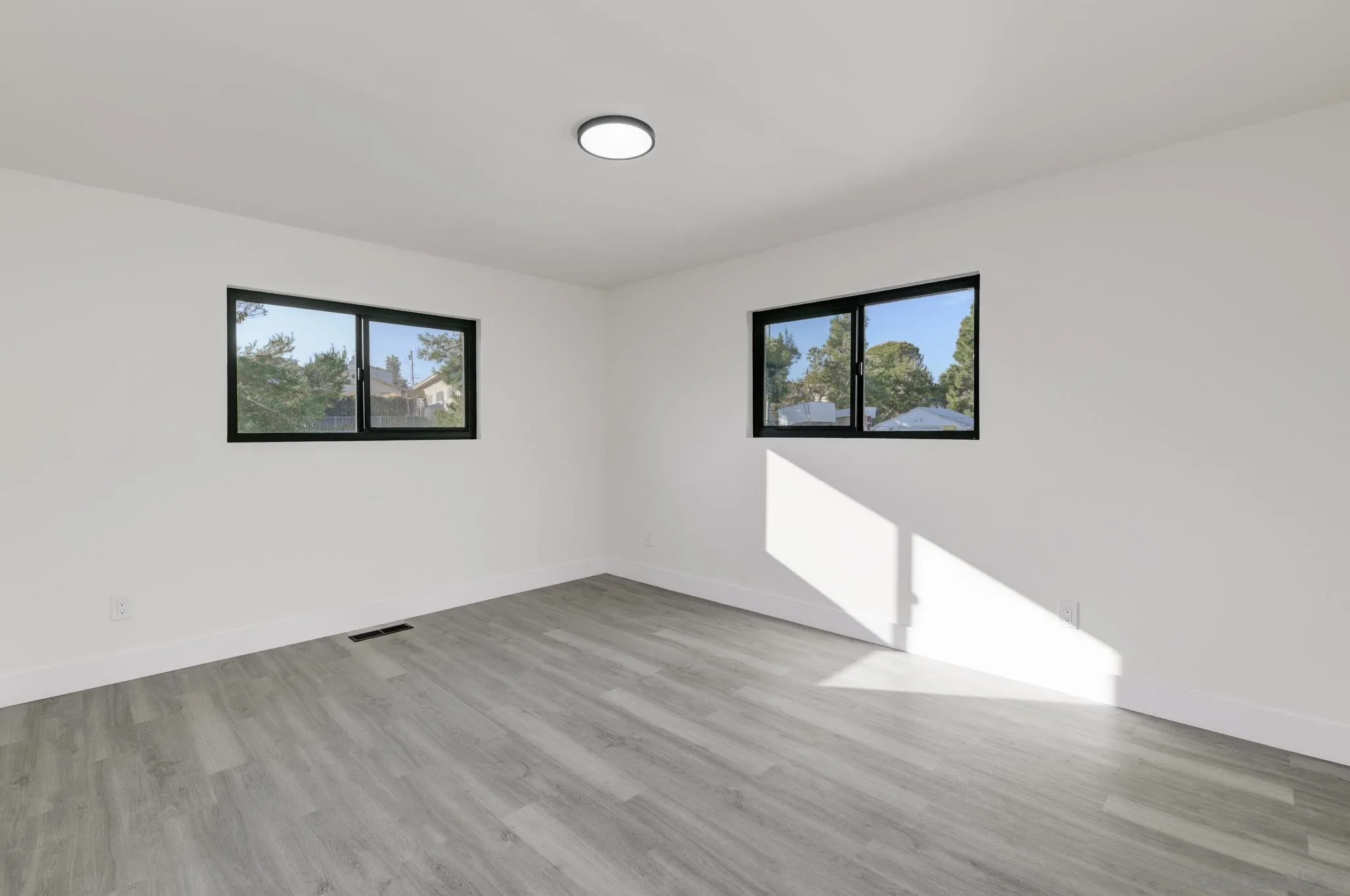 https://cdn.realtyfeed.com/cdn/127/260010495/c306631bcef492e0bf1a98d41db02de1.webp