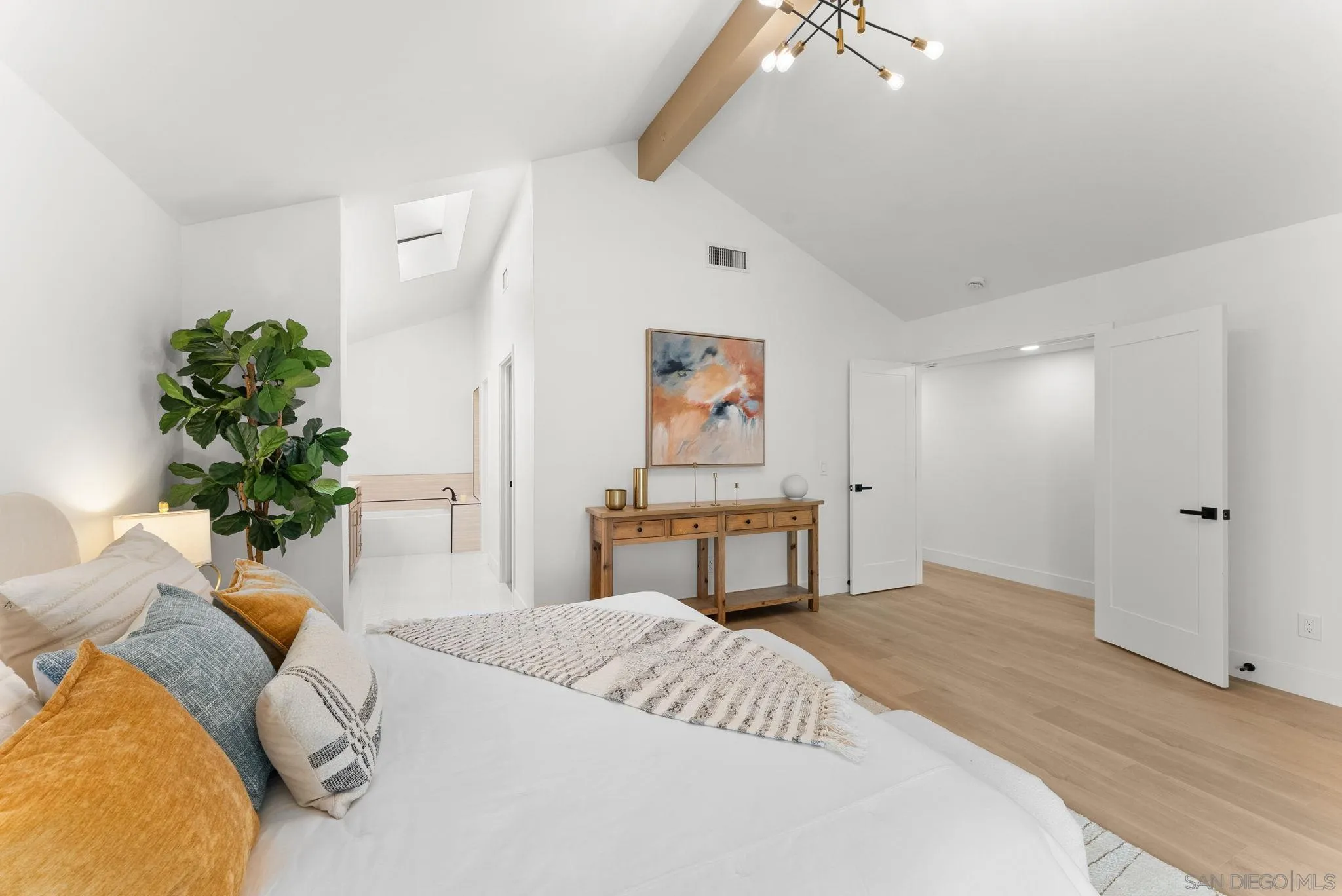 https://cdn.realtyfeed.com/cdn/127/260010500/669e072febd4935d2bf129ae1d652d00.webp