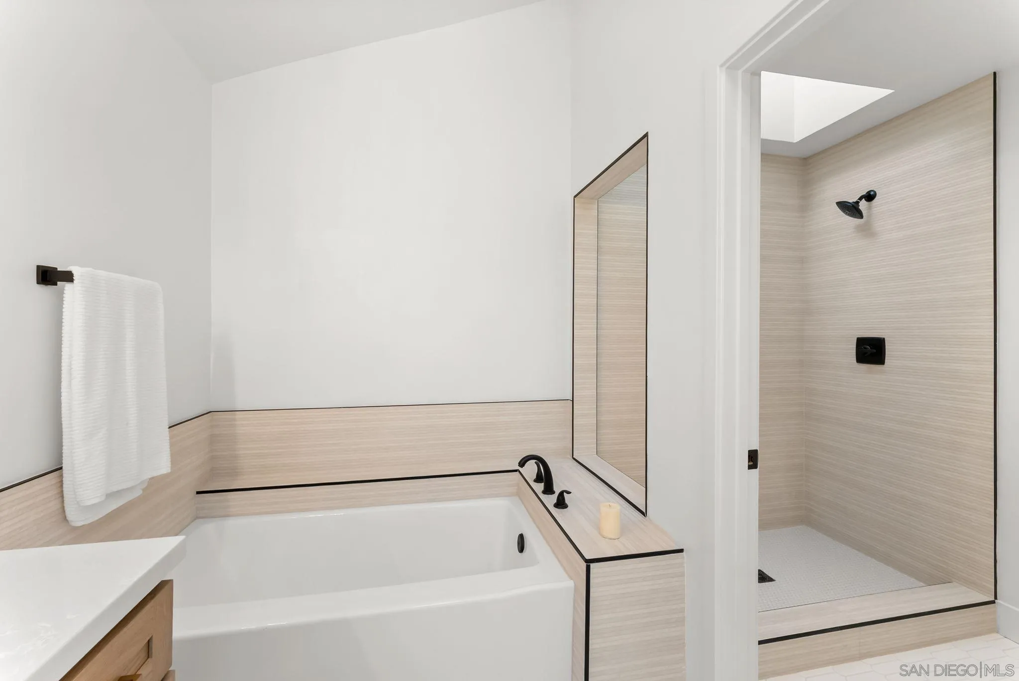 https://cdn.realtyfeed.com/cdn/127/260010500/6c43f9dd9004070fdd4e7d5a1452b064.webp