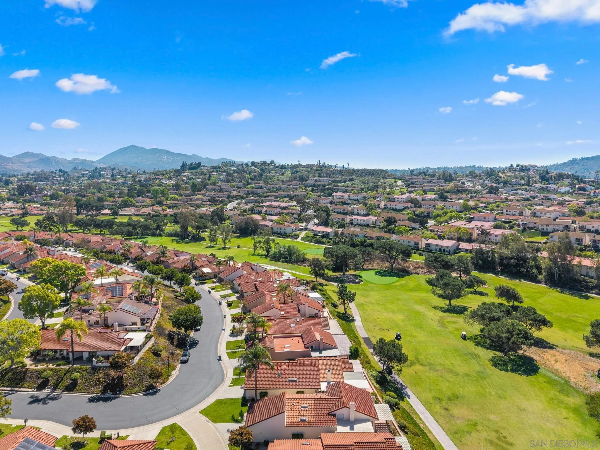 https://cdn.realtyfeed.com/cdn/127/260010500/c9c72b1eea1c97a3468248feec816cc6.webp