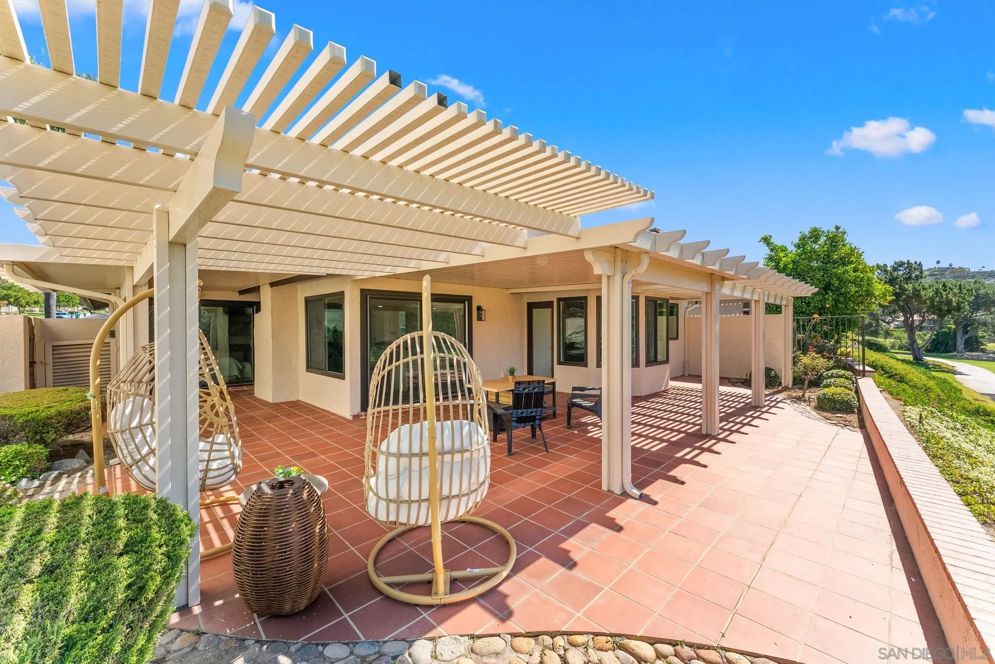 https://cdn.realtyfeed.com/cdn/127/260010500/cffd019b3f7b164c02603bd768e238bf.webp
