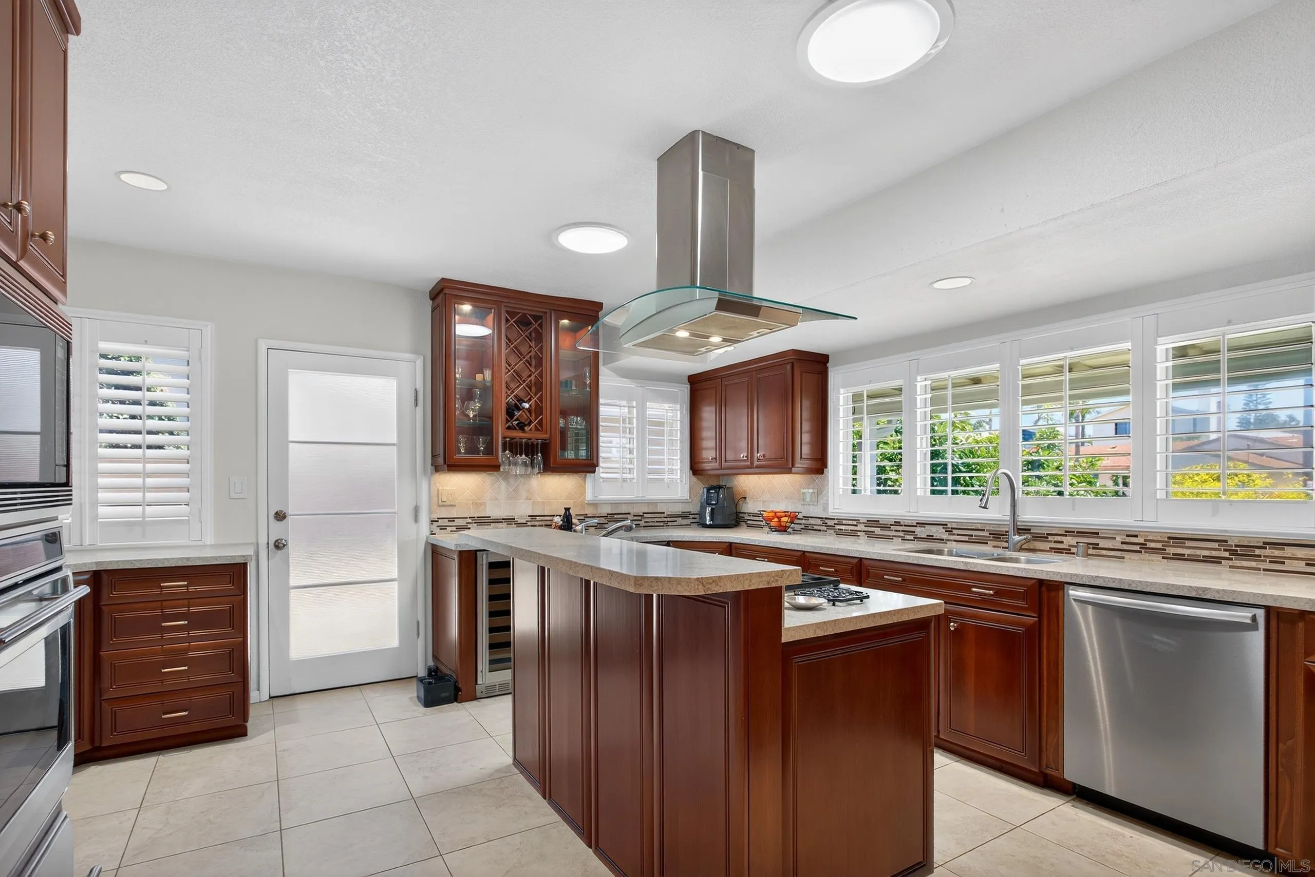 https://cdn.realtyfeed.com/cdn/127/260010502/777710f2498f6e1d8b197c3dab4d25d4.webp