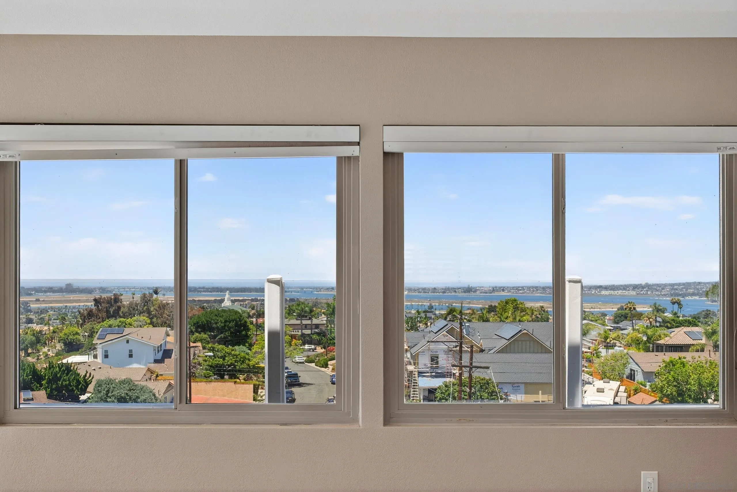 https://cdn.realtyfeed.com/cdn/127/260010502/8f4cf7bf41b8af1fd417a5529decb82d.webp