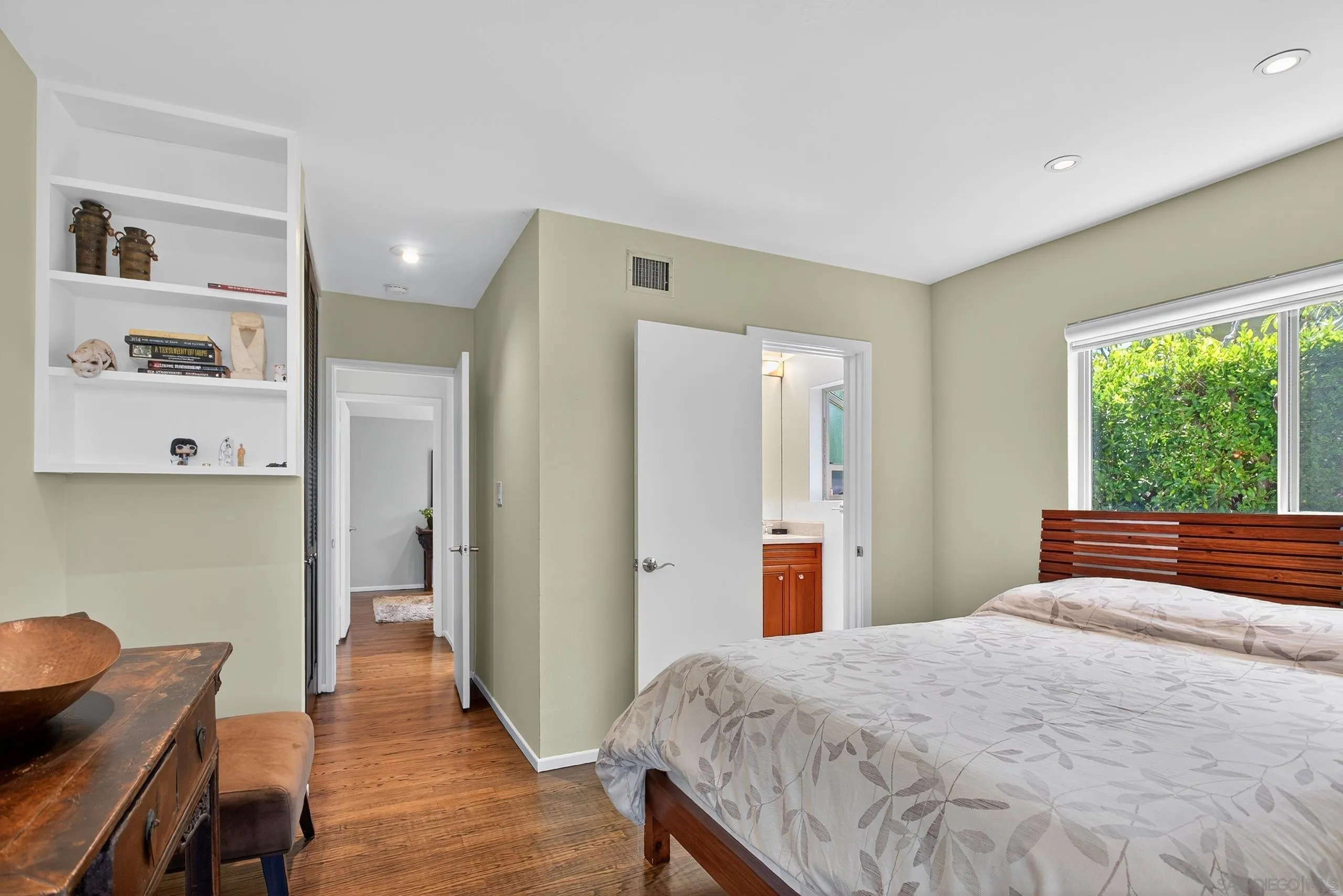 https://cdn.realtyfeed.com/cdn/127/260010502/efe0eea5df494a5bde93256b3272b060.webp