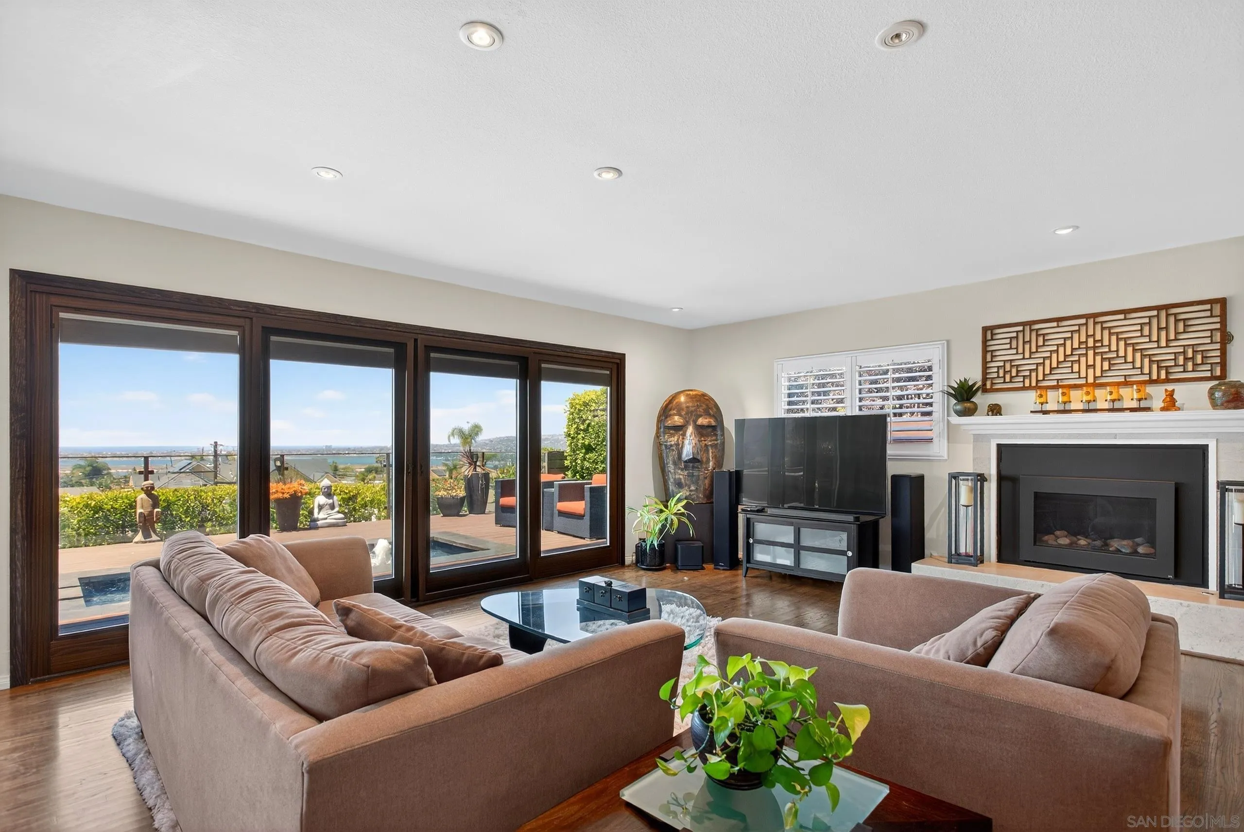 https://cdn.realtyfeed.com/cdn/127/260010502/fb1e54ec51f1734301e0db884eed064c.webp