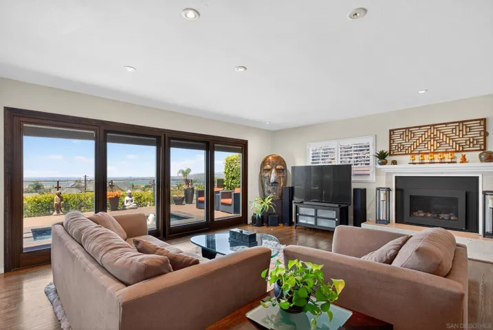 2164 TOKALON ST, OLD TOWN SD, CA 92110  Photo 9