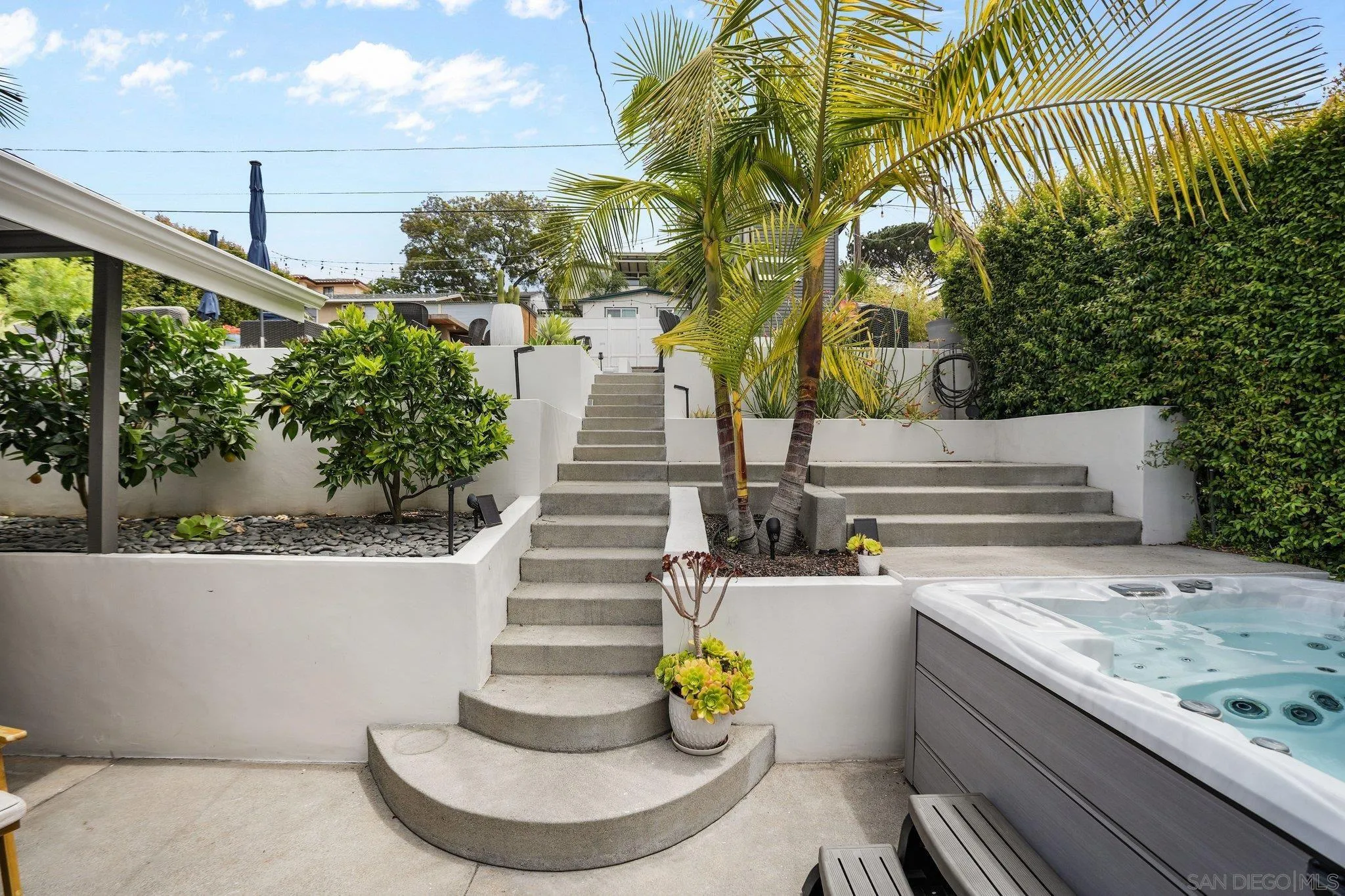 https://cdn.realtyfeed.com/cdn/127/260010509/855268c58c6b244e9f70bcd681c2c0f0.webp
