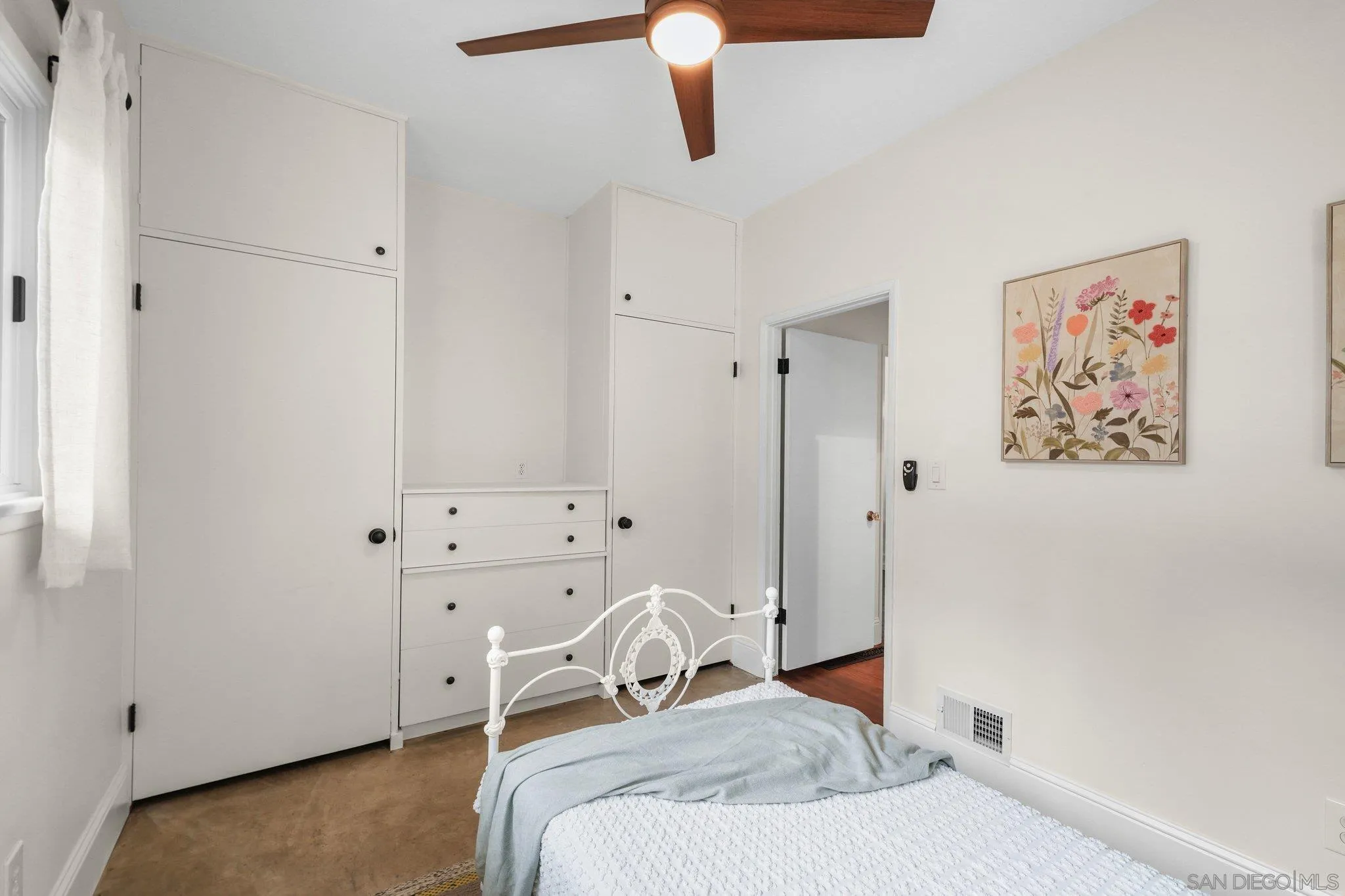 https://cdn.realtyfeed.com/cdn/127/260010509/a2b28758e562ad12f1756eb299ffc731.webp