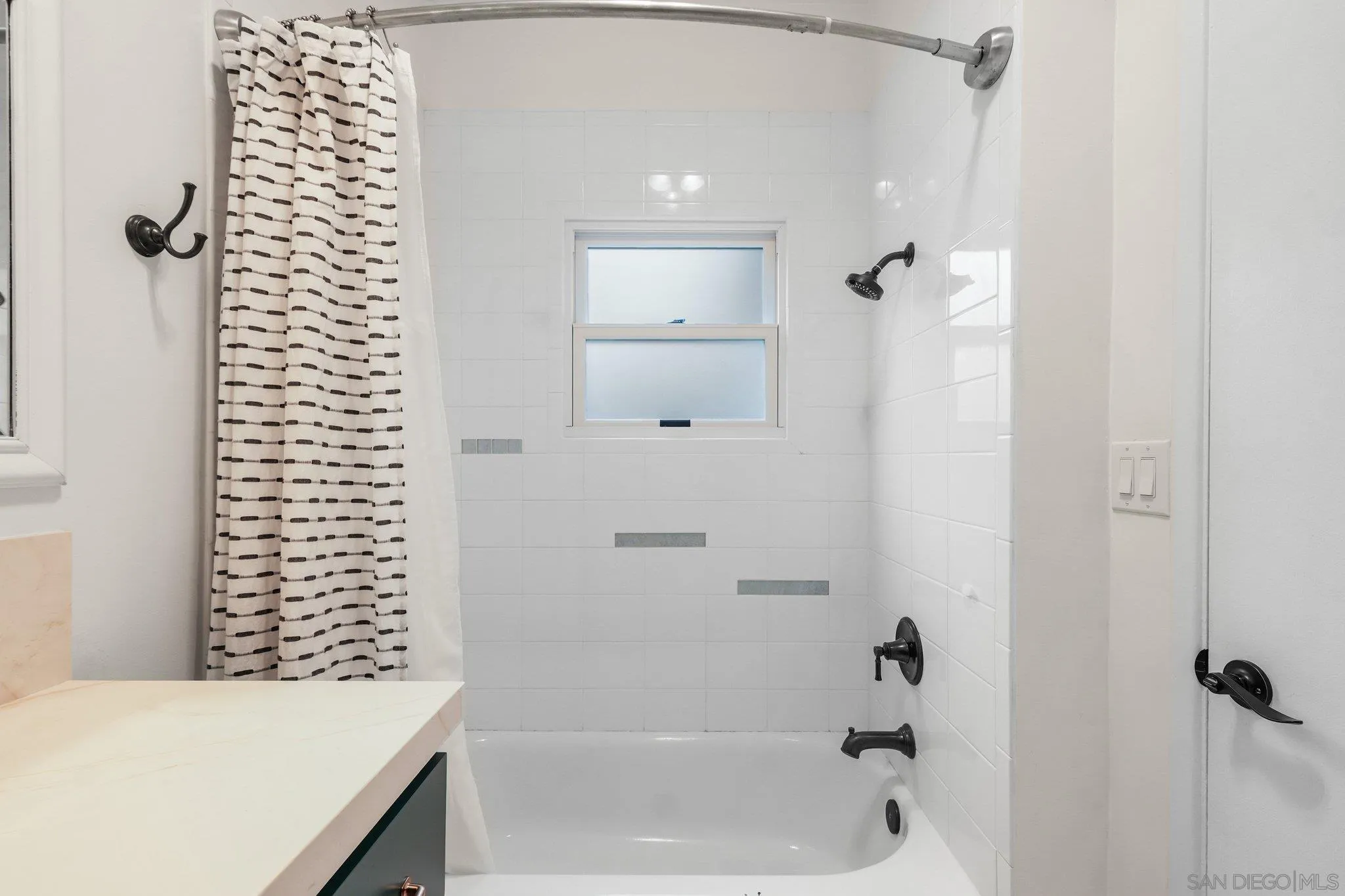 https://cdn.realtyfeed.com/cdn/127/260010509/f7115463339a67fa5d5b18e51b35810e.webp