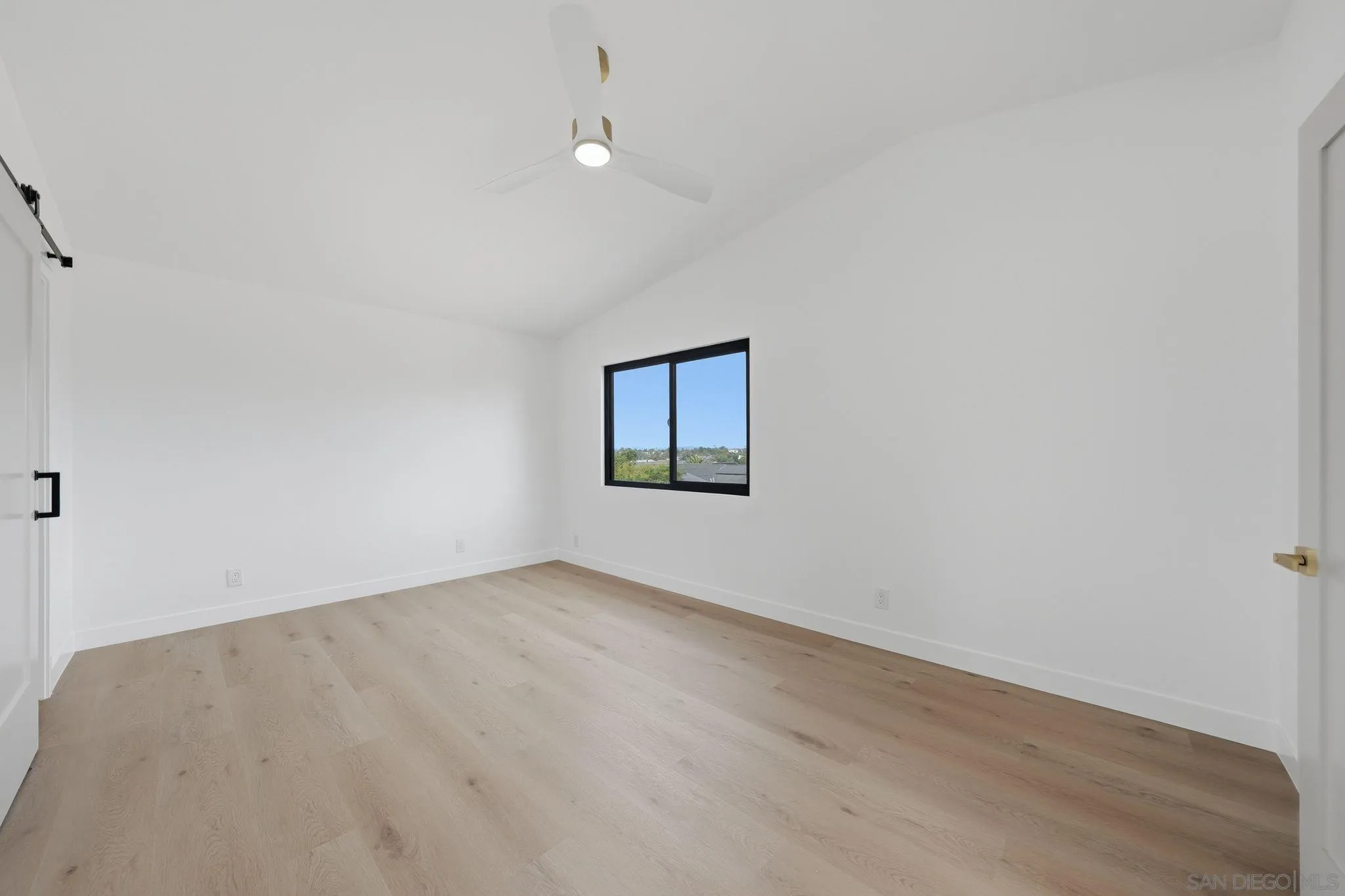 https://cdn.realtyfeed.com/cdn/127/260010512/0322f8d746b6d1614d9e2efdcc7a6017.webp