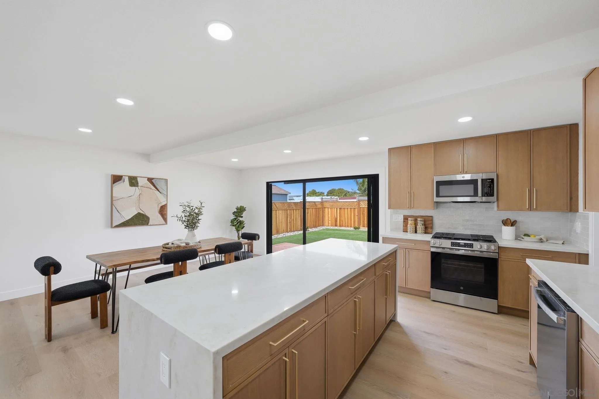 https://cdn.realtyfeed.com/cdn/127/260010512/0ec1995bb6f42889b464ecce632e9757.webp