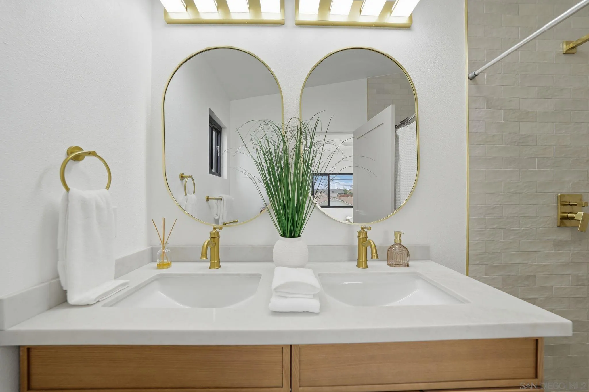 https://cdn.realtyfeed.com/cdn/127/260010512/2a4618088e1418110e82177d7d644100.webp