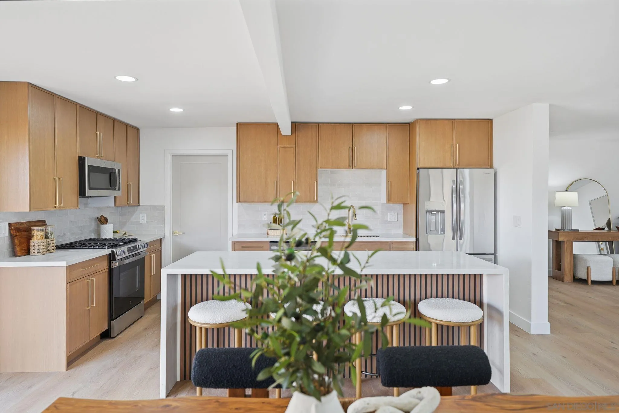https://cdn.realtyfeed.com/cdn/127/260010512/463f7f9bab728cbfa30e9161cef8b1e2.webp