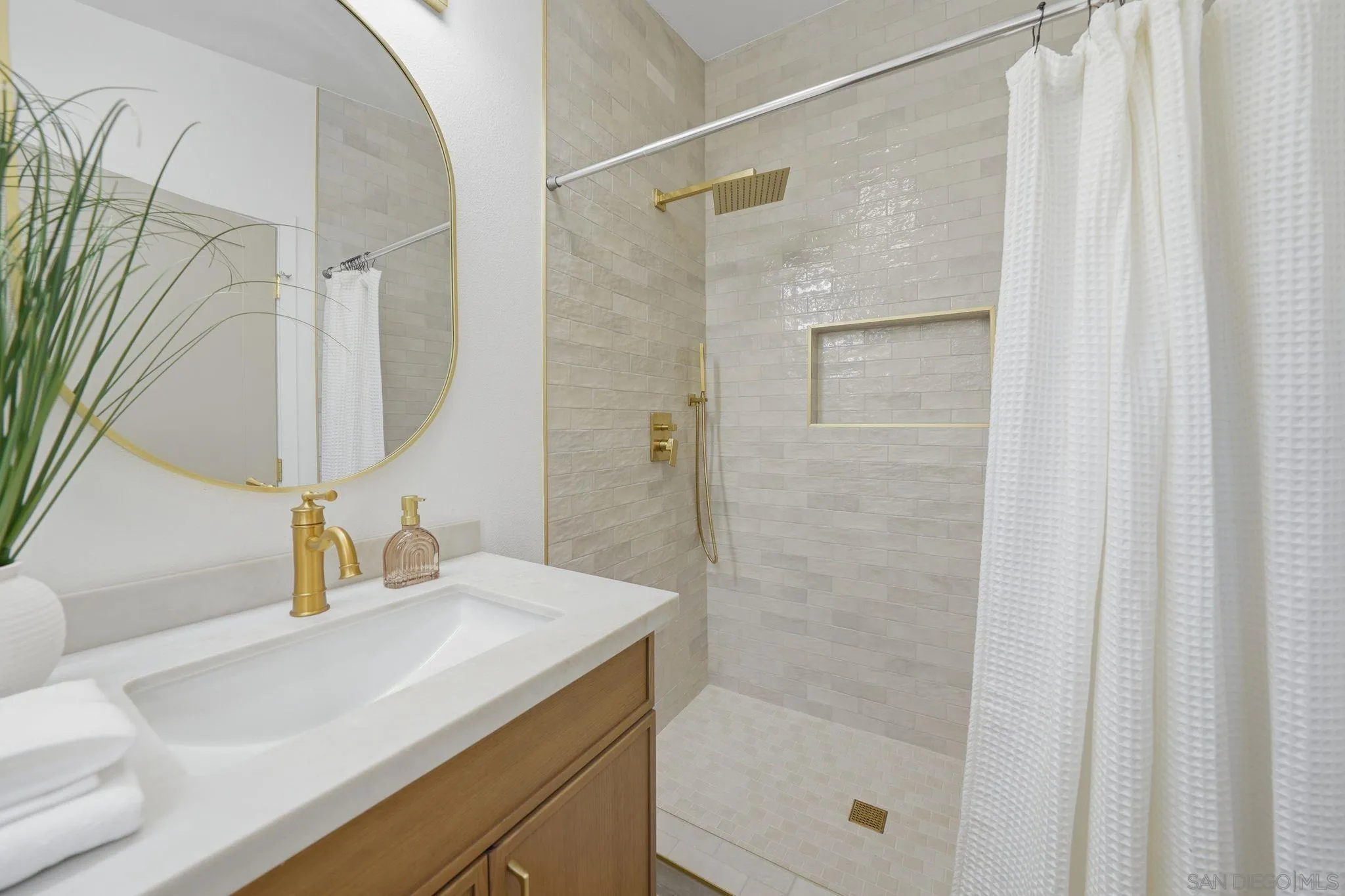 https://cdn.realtyfeed.com/cdn/127/260010512/a4d97bcca72967c23730b4d30e2d3bfb.webp