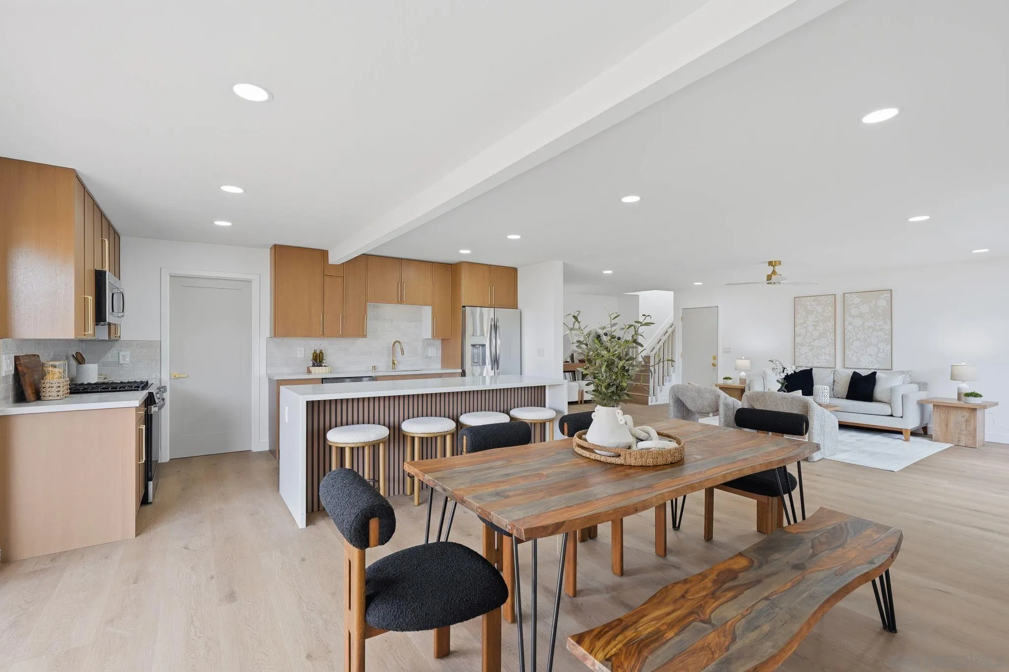 https://cdn.realtyfeed.com/cdn/127/260010512/adecbfa863422d01d6fefc91cbd2578e.webp