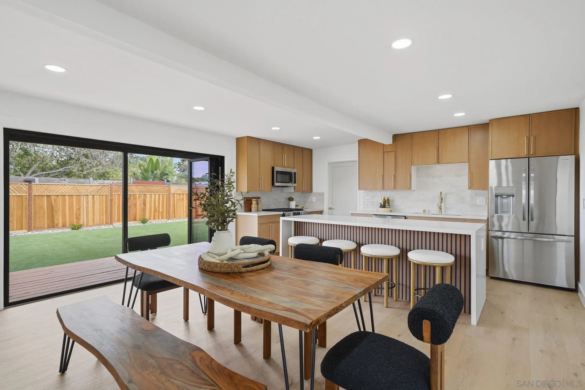 https://cdn.realtyfeed.com/cdn/127/260010512/de4b82cc8023e3f193edacfc72e5c6cf.webp