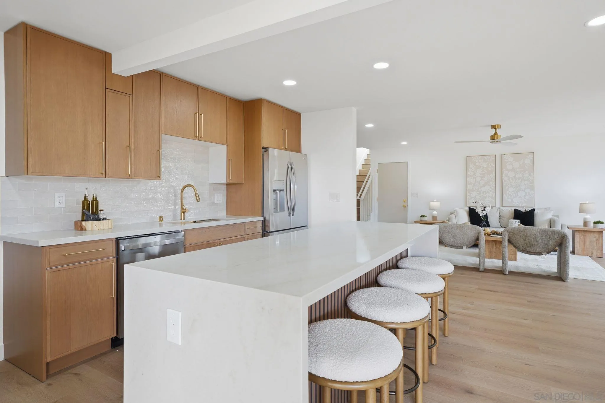 https://cdn.realtyfeed.com/cdn/127/260010512/e01e0e958ba98c32e08a54369763a3ed.webp