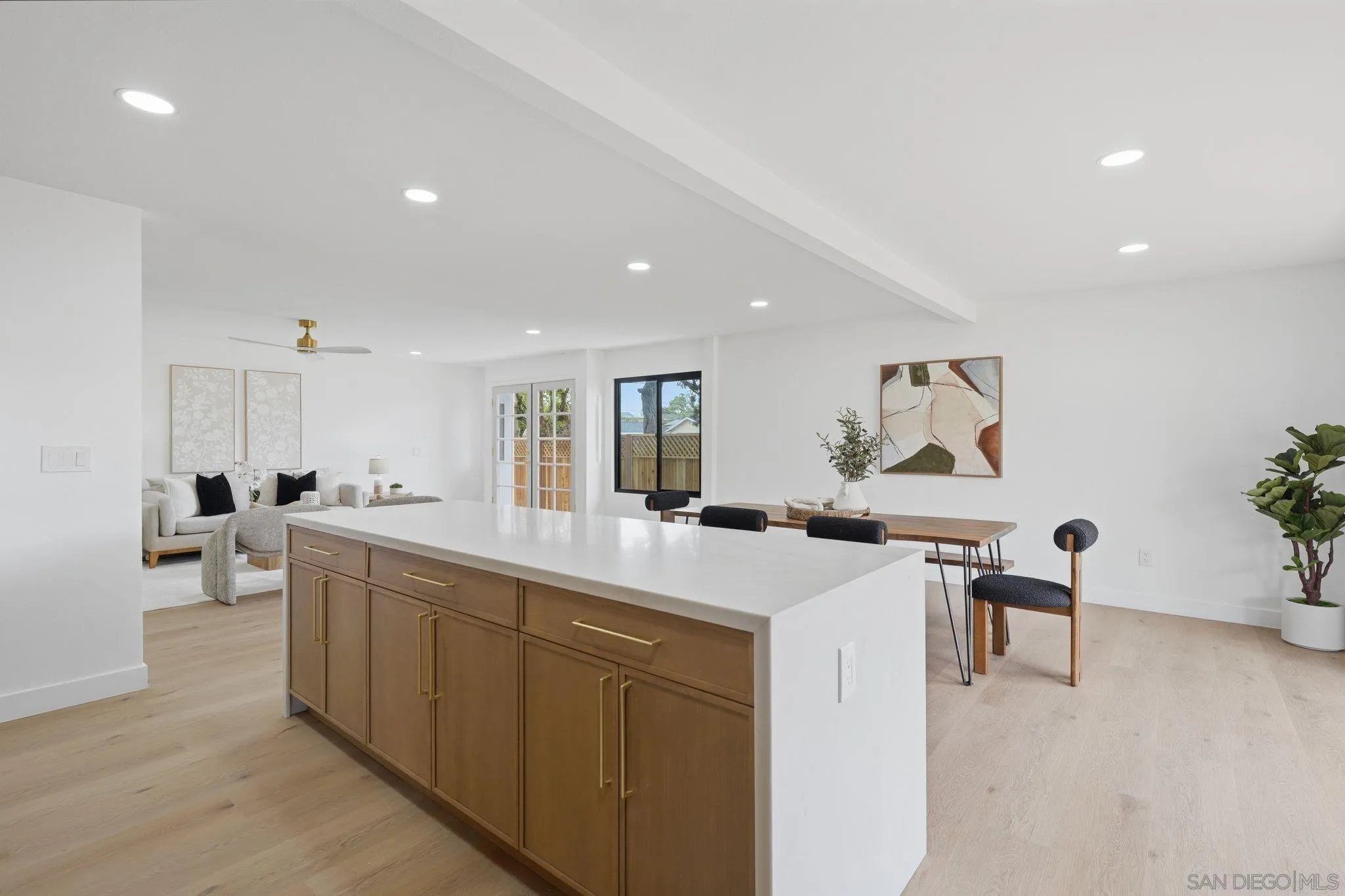 https://cdn.realtyfeed.com/cdn/127/260010512/f196cc484be8b1ea96d5a7a46d3b58f5.webp