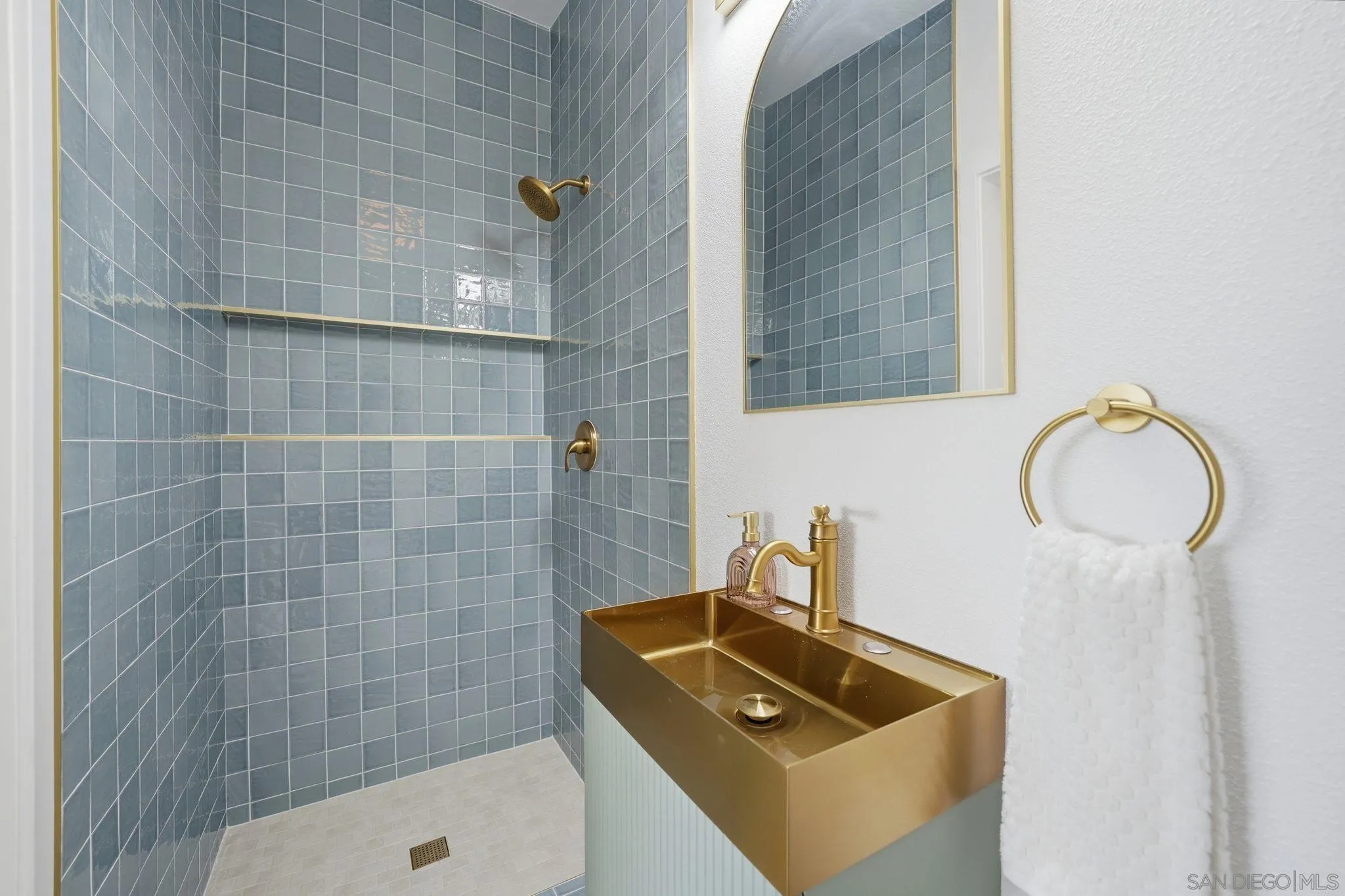 https://cdn.realtyfeed.com/cdn/127/260010512/f2fec3cef13698bb2595e372d677f57c.webp