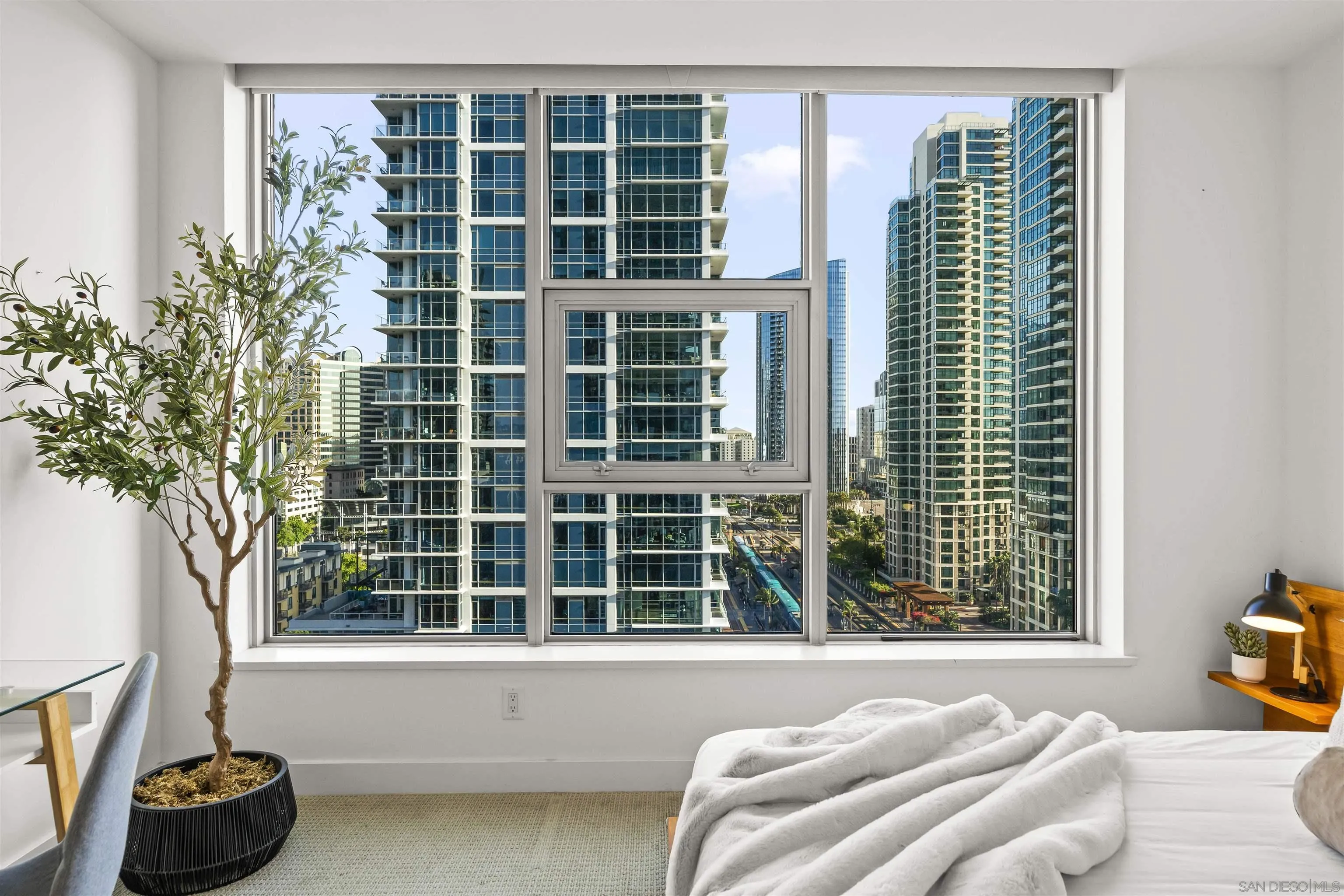 https://cdn.realtyfeed.com/cdn/127/260010513/271c5f1cdde77d732f5a86f4b8d98f99.webp