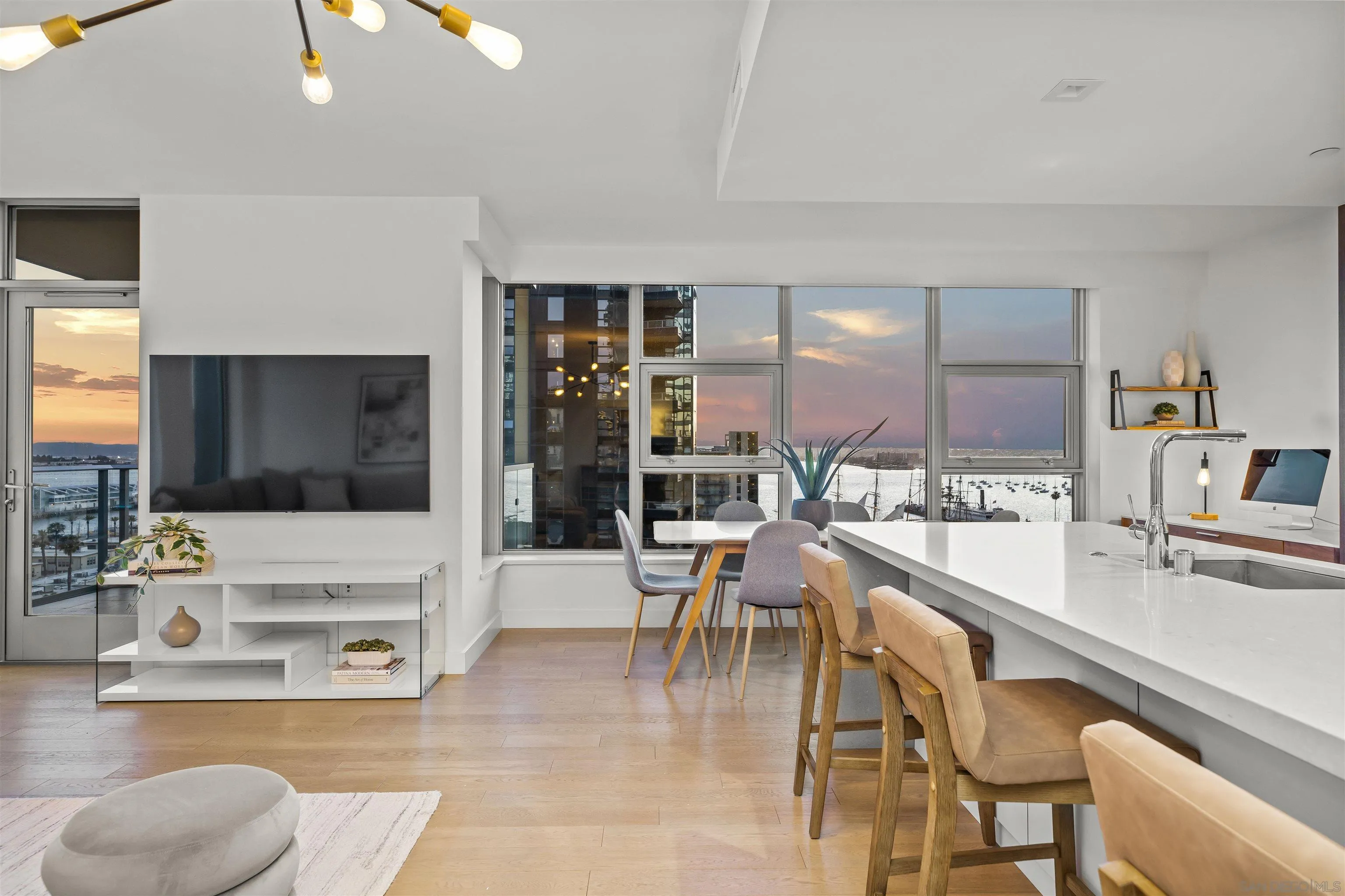 https://cdn.realtyfeed.com/cdn/127/260010513/82fc6fd43e1aa5eb666f812626dc0a97.webp