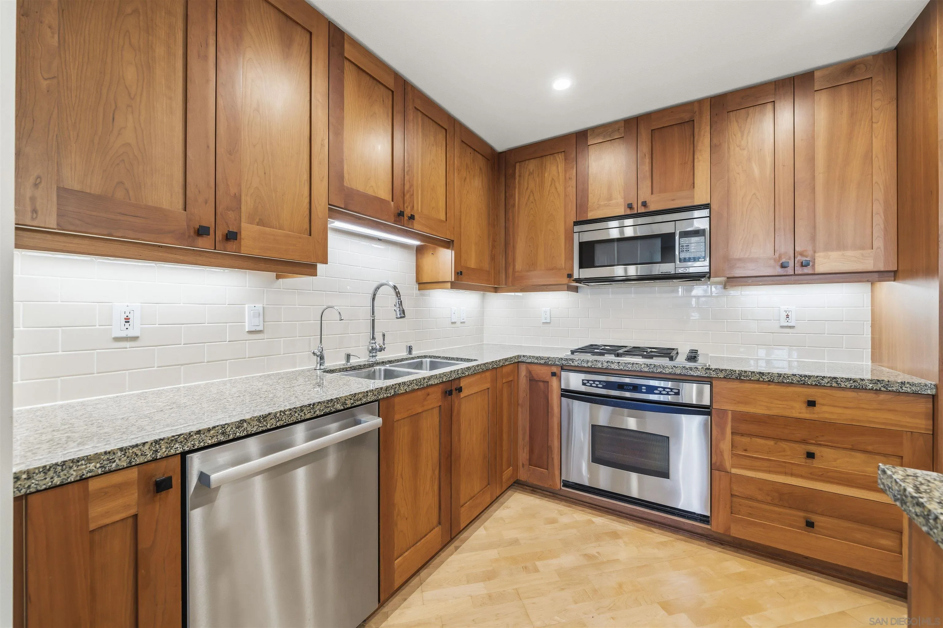 Photo #5: 260010515 Listing: Photo #5