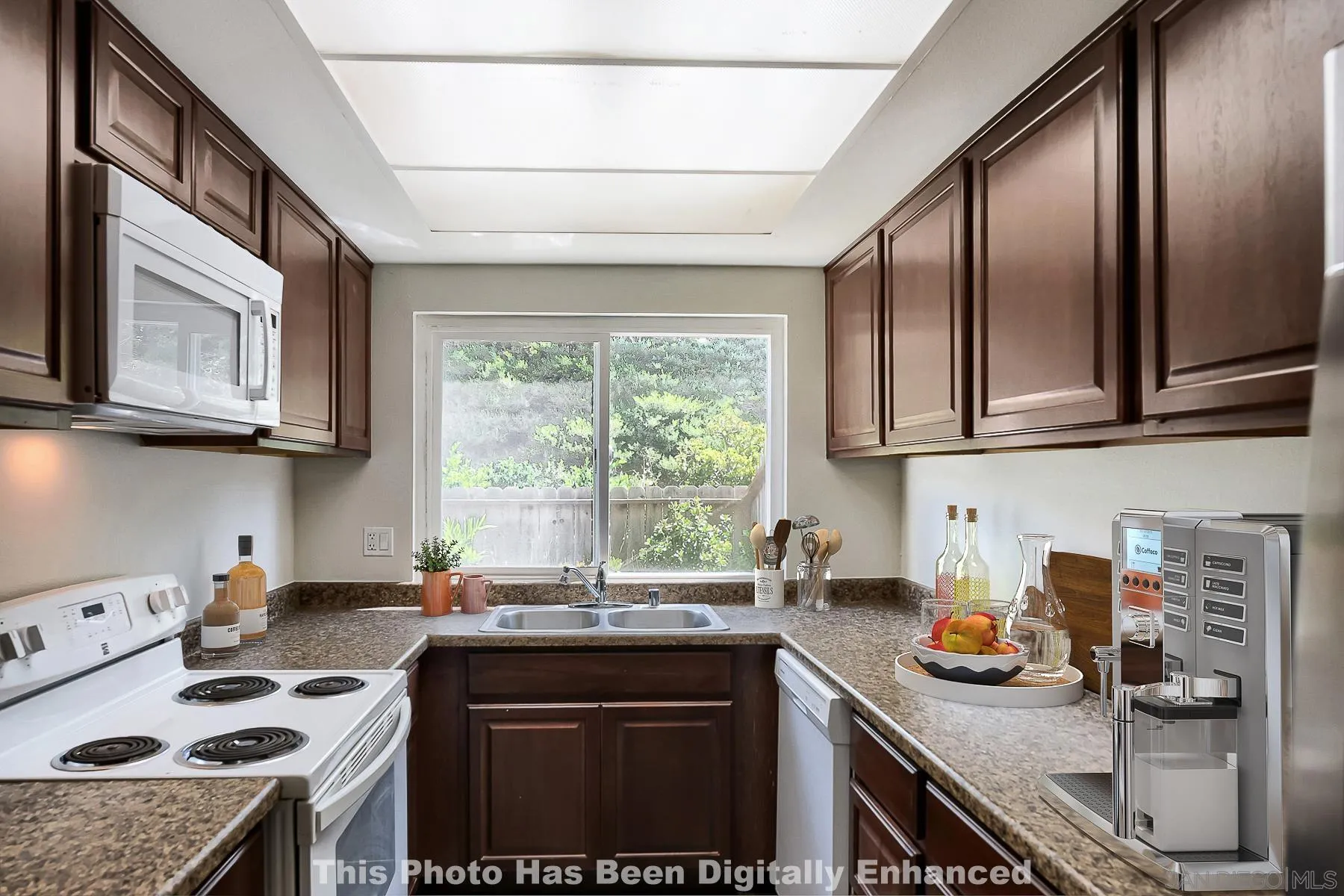 Photo #5: 260010516 Listing: Photo #5
