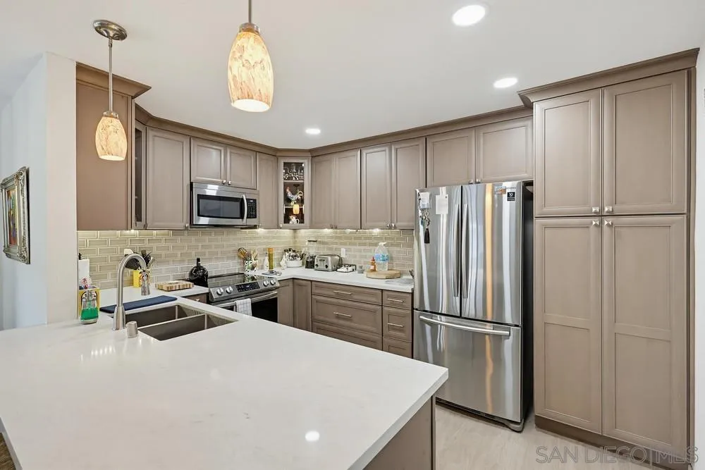 Photo #3: 260010517 Listing: Photo #3