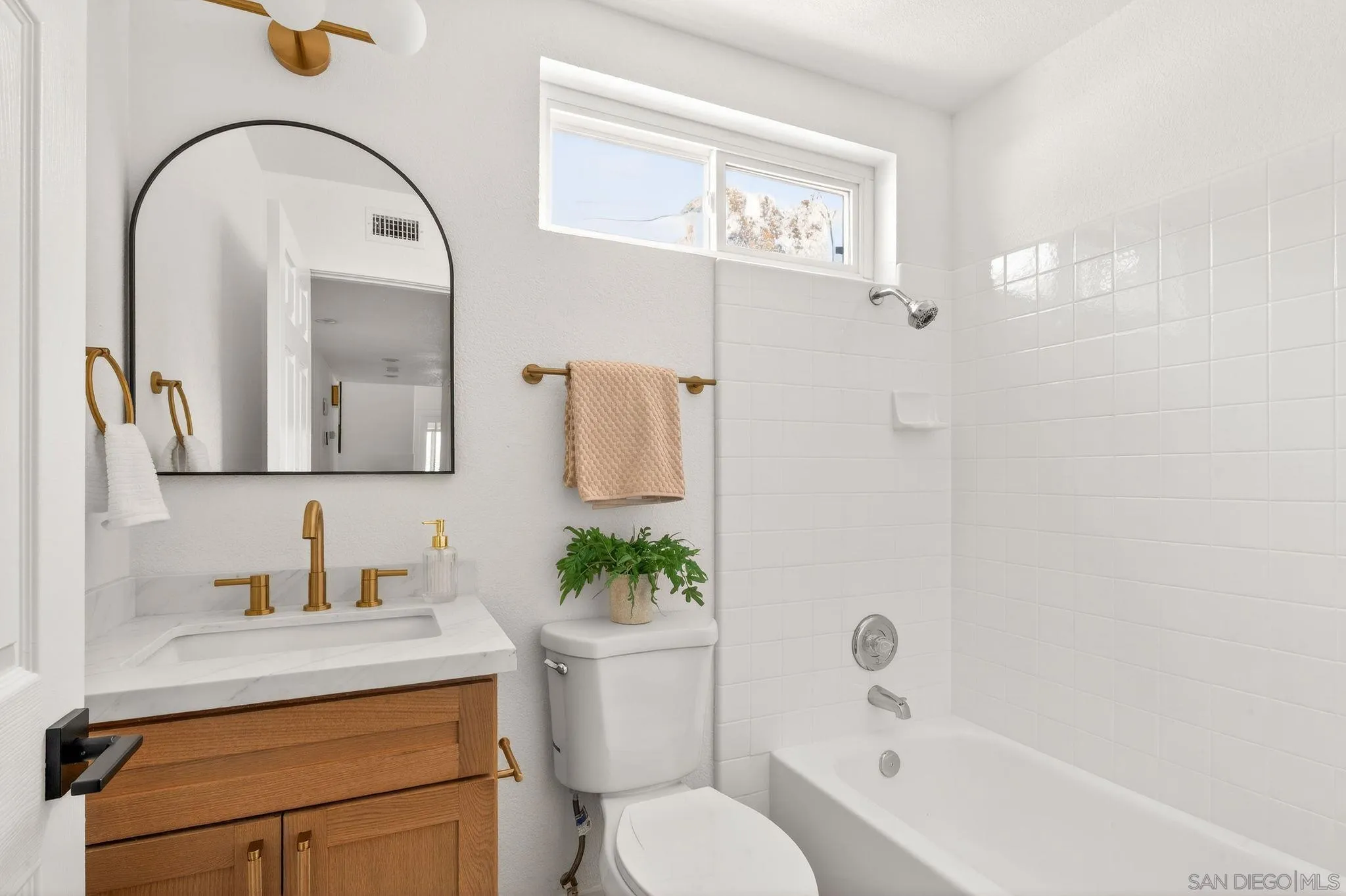 https://cdn.realtyfeed.com/cdn/127/260010519/04bc2b3f3d21c6385a03f4de2ec0799a.webp