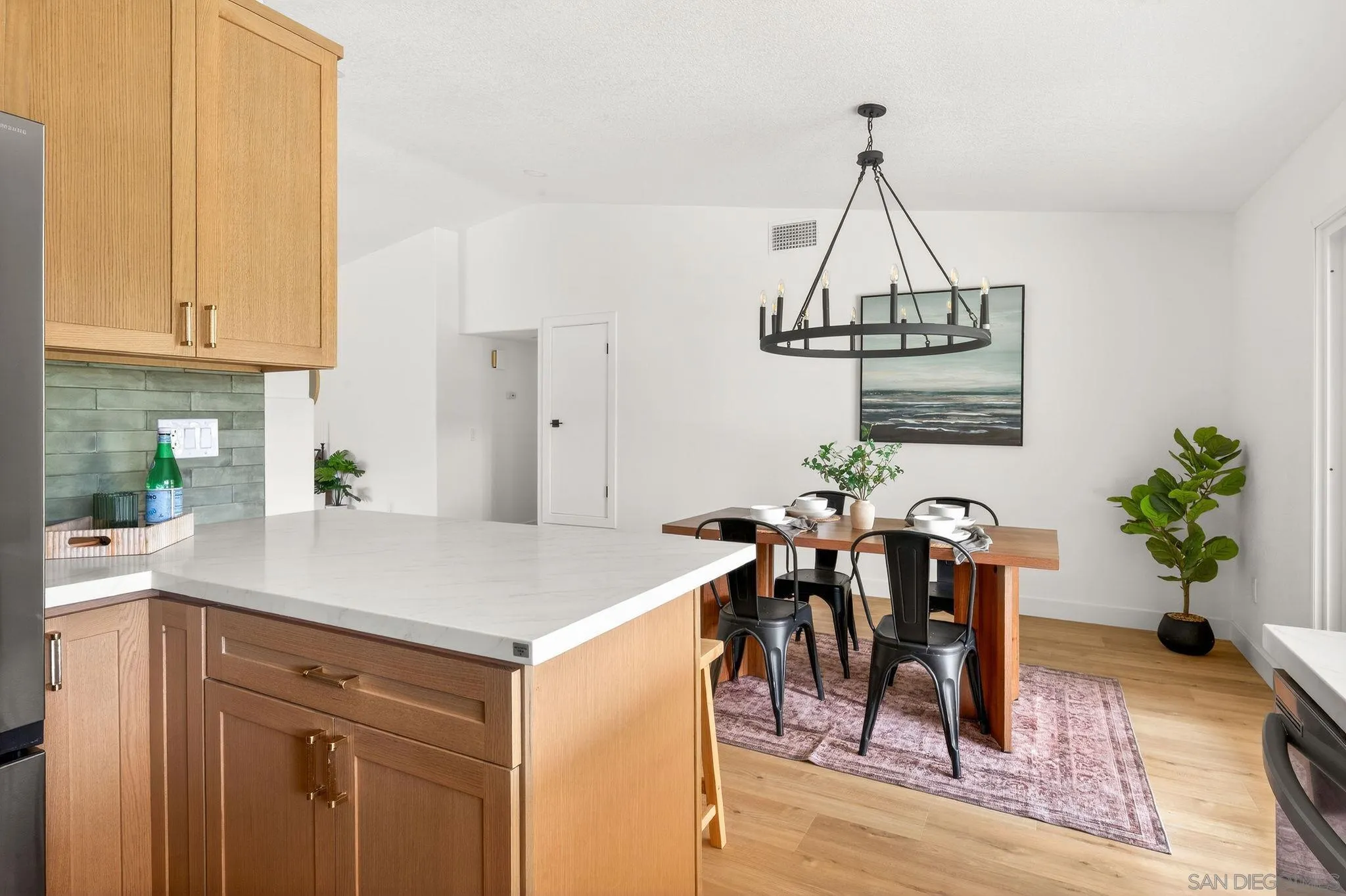 https://cdn.realtyfeed.com/cdn/127/260010519/6821b45f5f475d44d7db2f4ba61fc496.webp