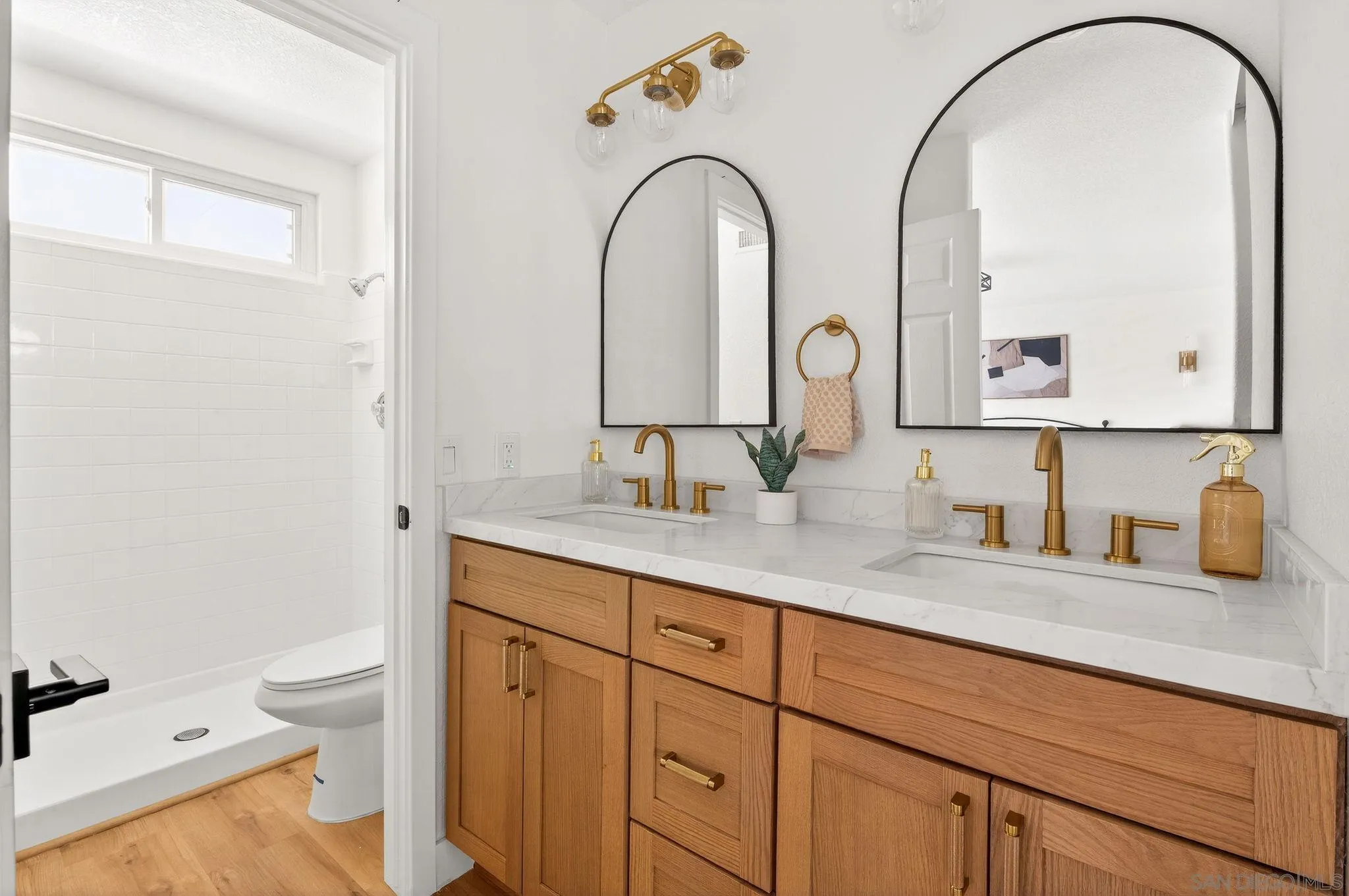 https://cdn.realtyfeed.com/cdn/127/260010519/77a7d3d35831bf37ef795d9d30efaac6.webp
