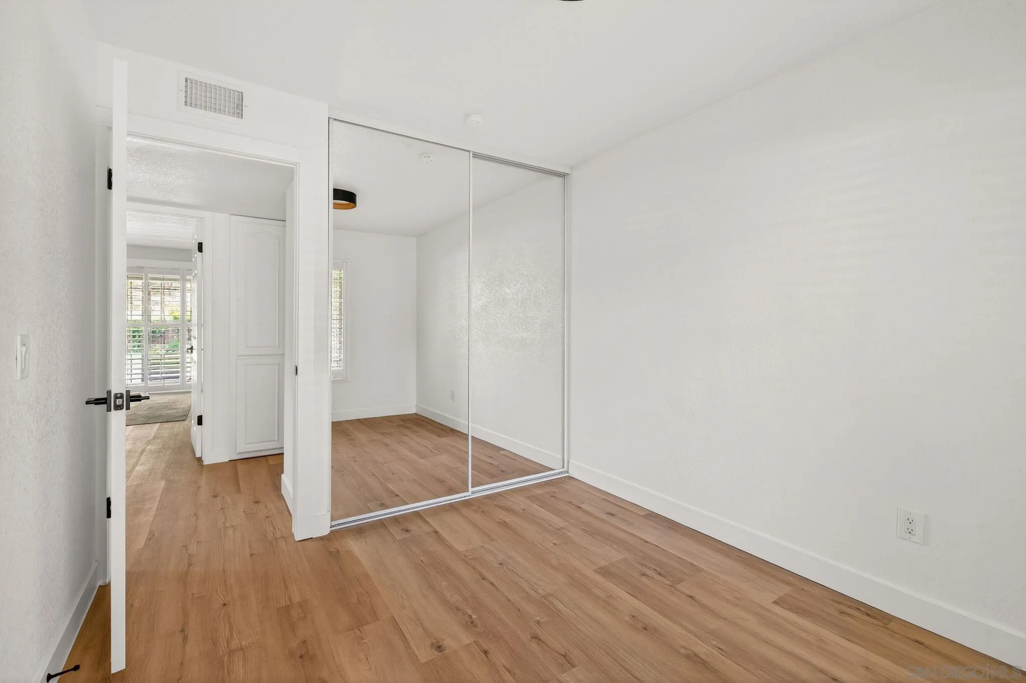 https://cdn.realtyfeed.com/cdn/127/260010519/7c3e48ab3eef1ef1bb466a681e7a66fa.webp