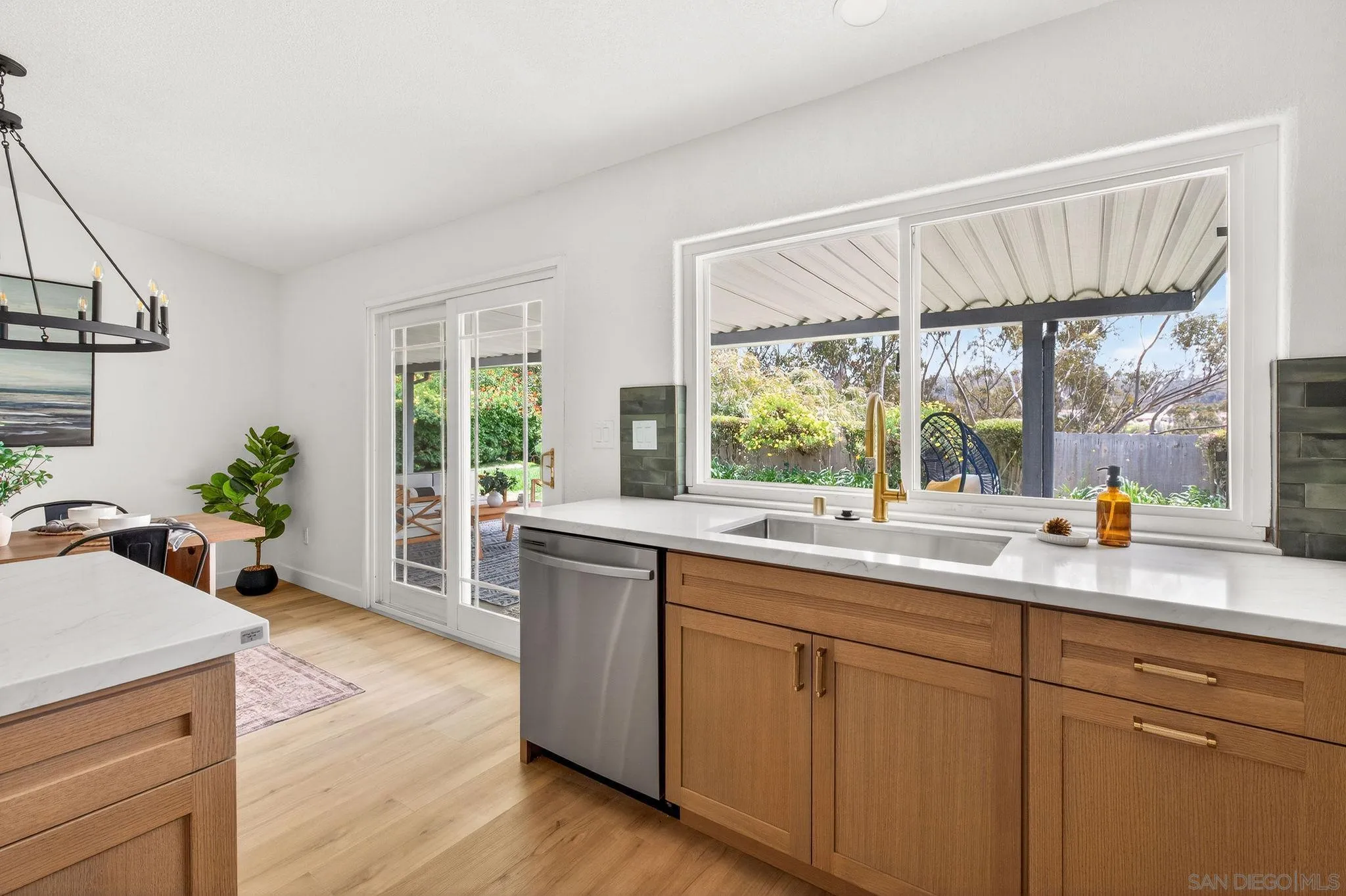 https://cdn.realtyfeed.com/cdn/127/260010519/ce4f803e80433bd256d33ff54e8d264c.webp