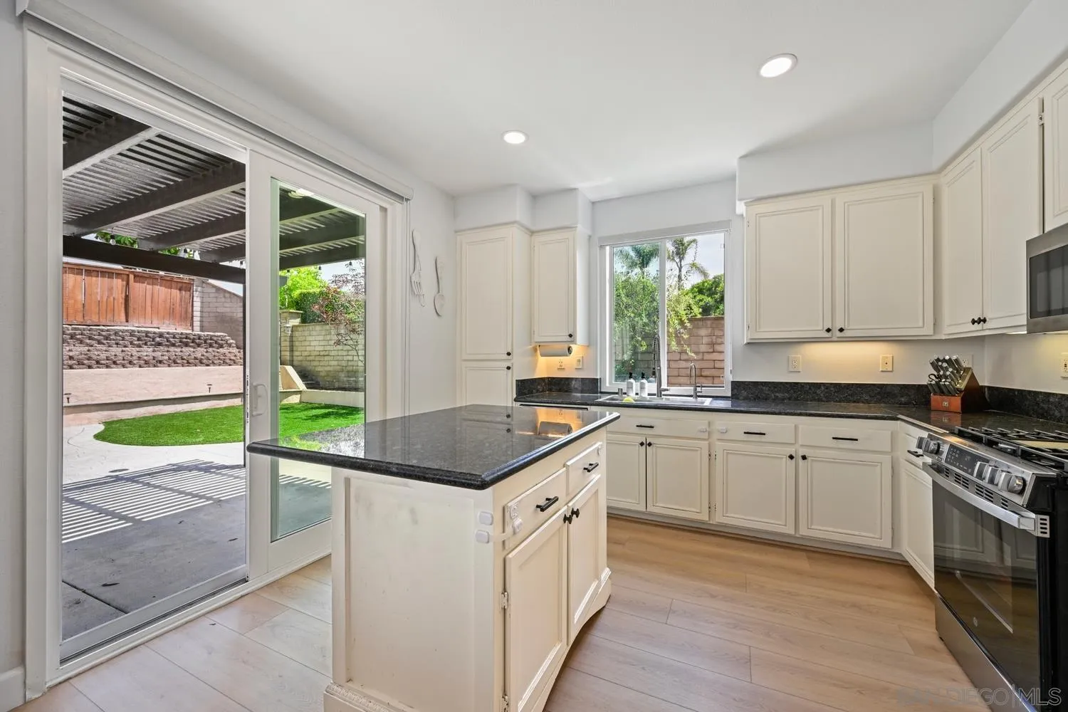 https://cdn.realtyfeed.com/cdn/127/260010525/2d5fbb2aaea132ba4cd47854ce51ba0d.webp