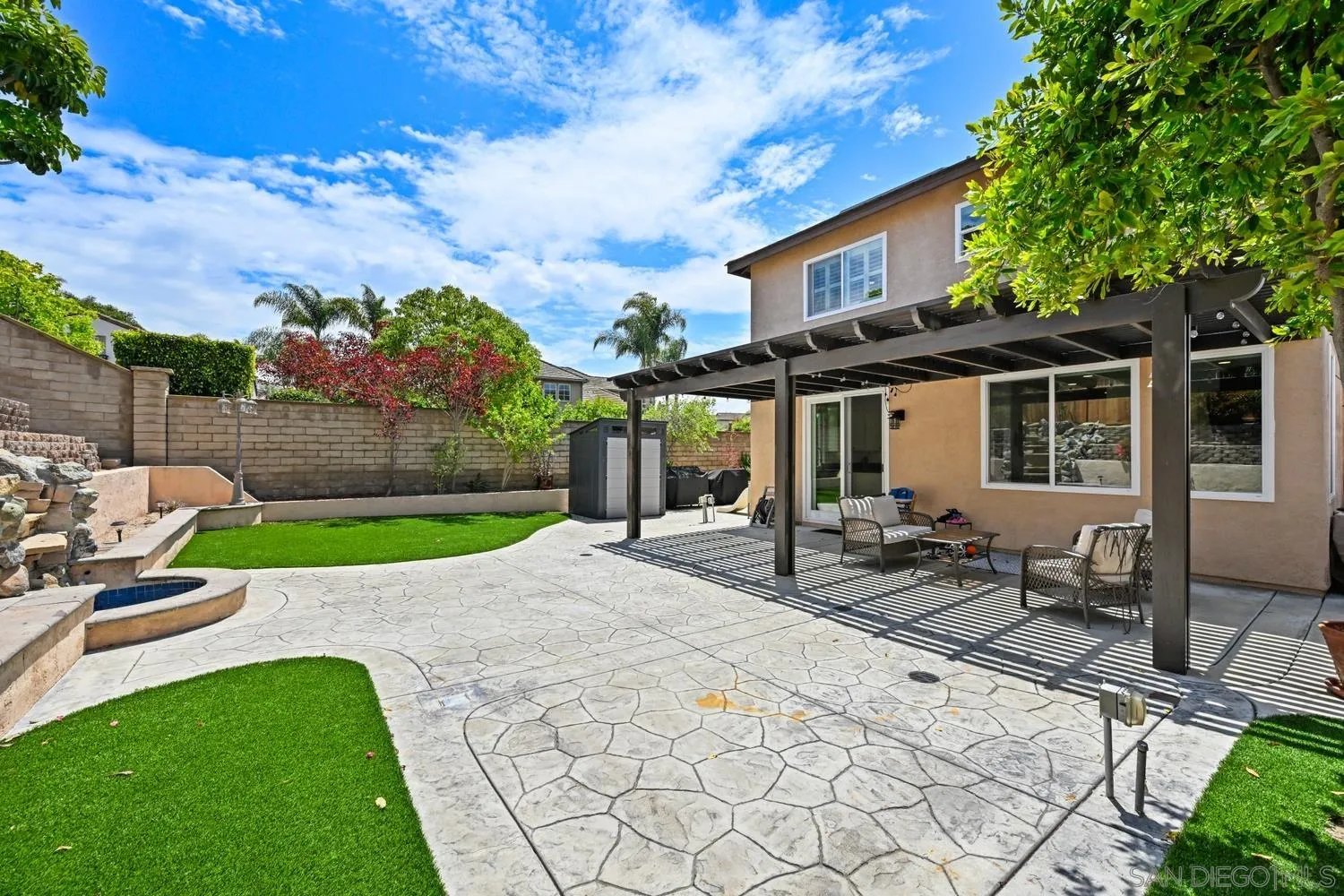 https://cdn.realtyfeed.com/cdn/127/260010525/564de8ae32fd341bea042b2b8be96e21.webp