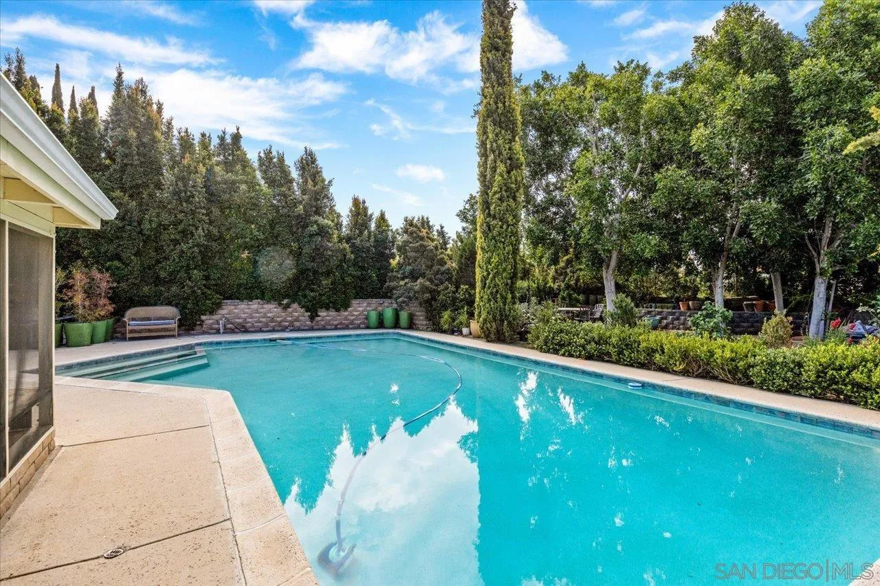 https://cdn.realtyfeed.com/cdn/127/260010526/8b35a9fedeaa9e85b4f09bfe82dea281.webp