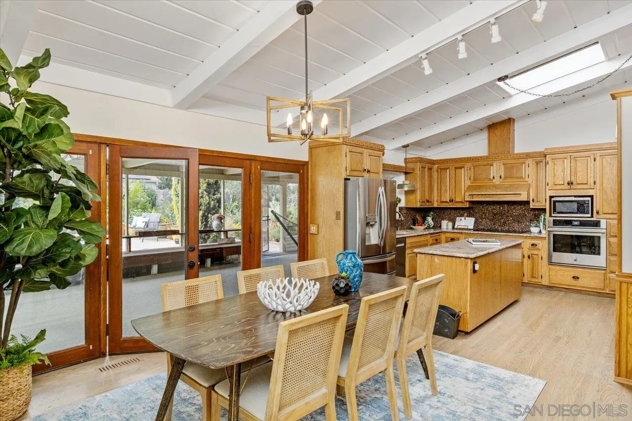 https://cdn.realtyfeed.com/cdn/127/260010526/abfdec470655a7a8e1aa34cb16900d22.webp