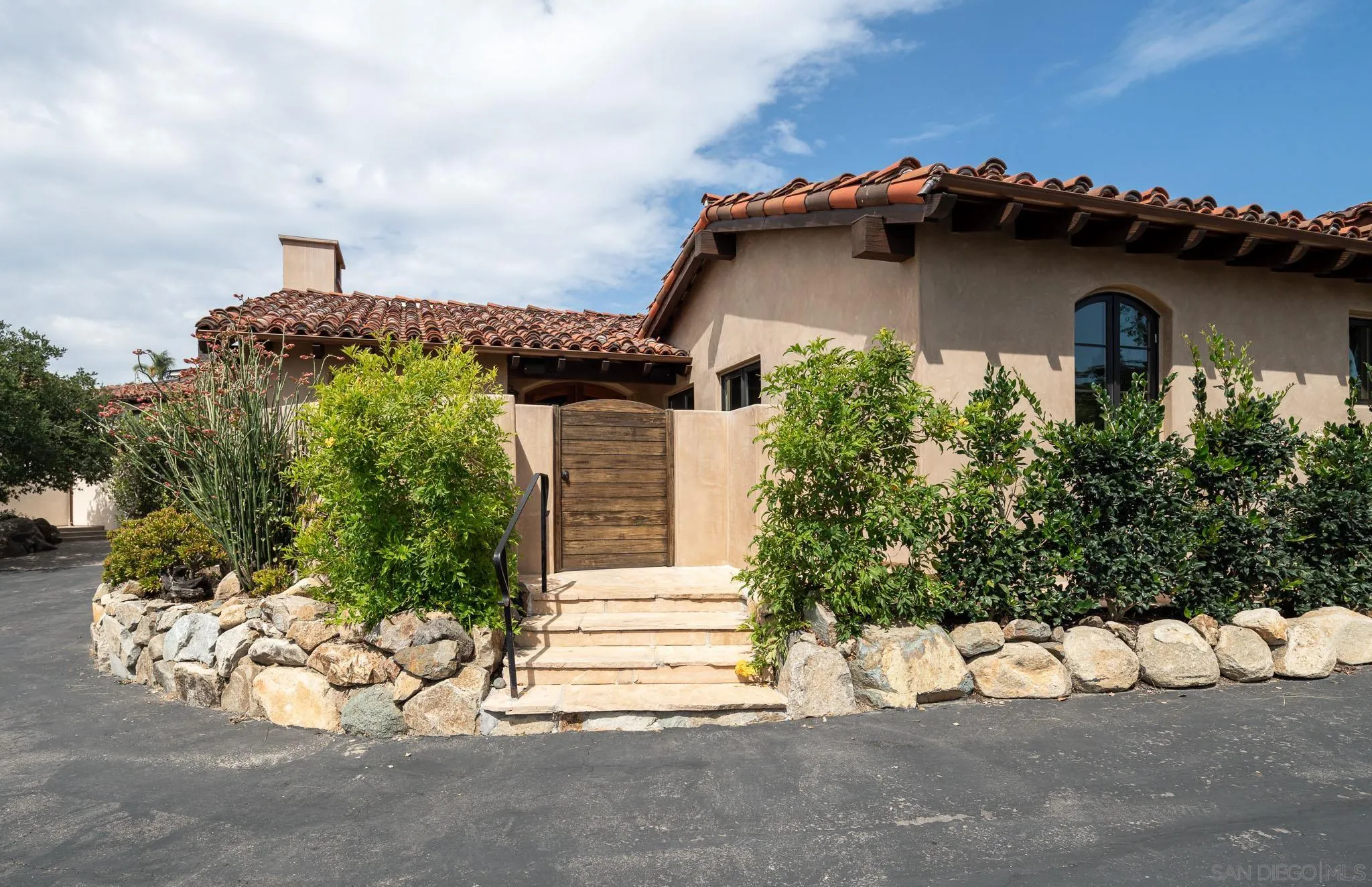 https://cdn.realtyfeed.com/cdn/127/260010529/8673de1c800687f489b9f49da6e8b528.webp