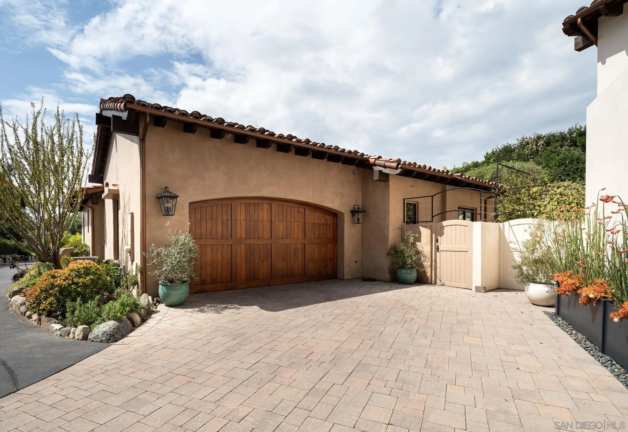 https://cdn.realtyfeed.com/cdn/127/260010529/e4df972431a4f57742a667a475bef365.webp
