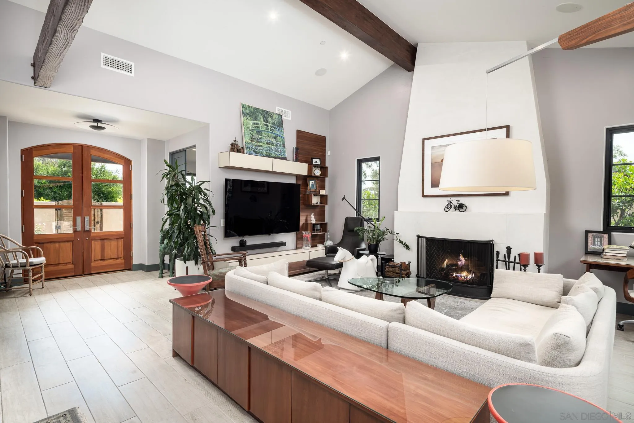 https://cdn.realtyfeed.com/cdn/127/260010529/f555326a5d5c9c06cb92bf912f494f99.webp