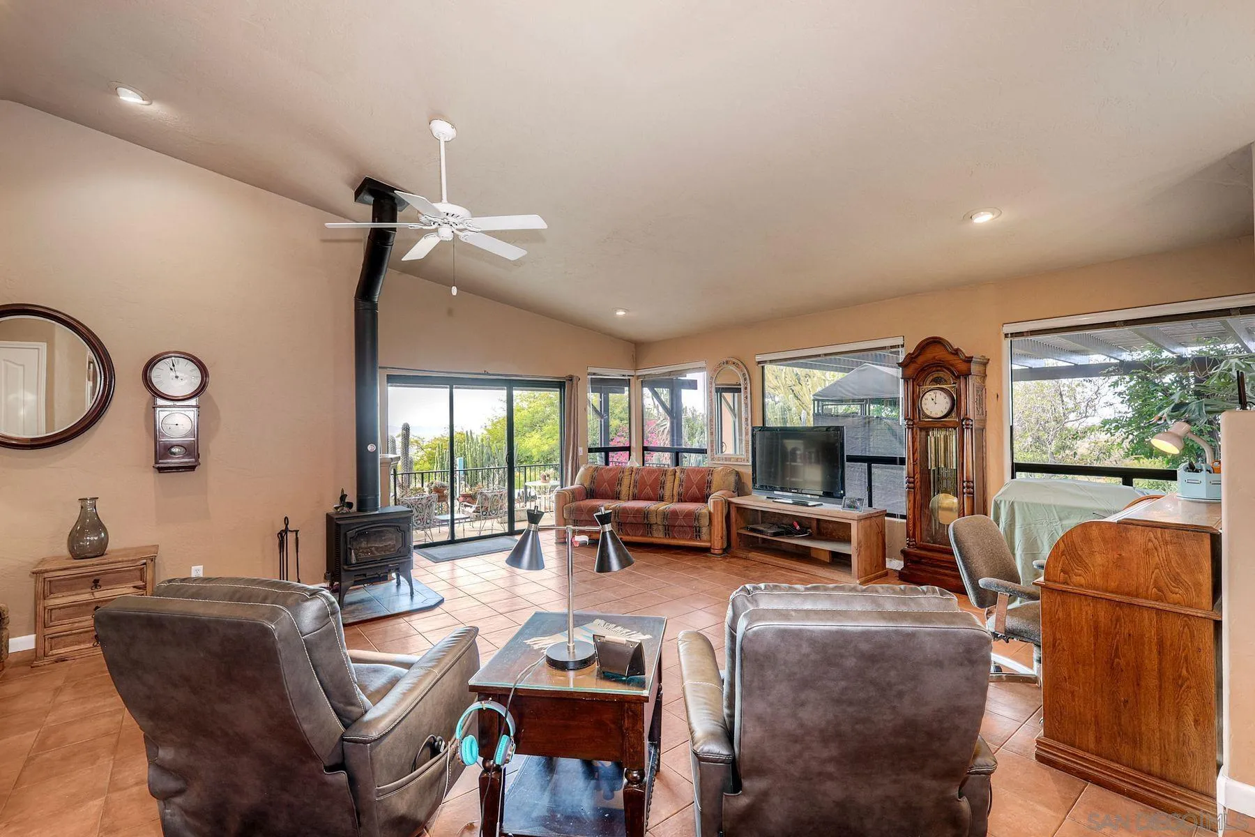 https://cdn.realtyfeed.com/cdn/127/260010532/5550c371390f9a364e8ede47006af727.webp