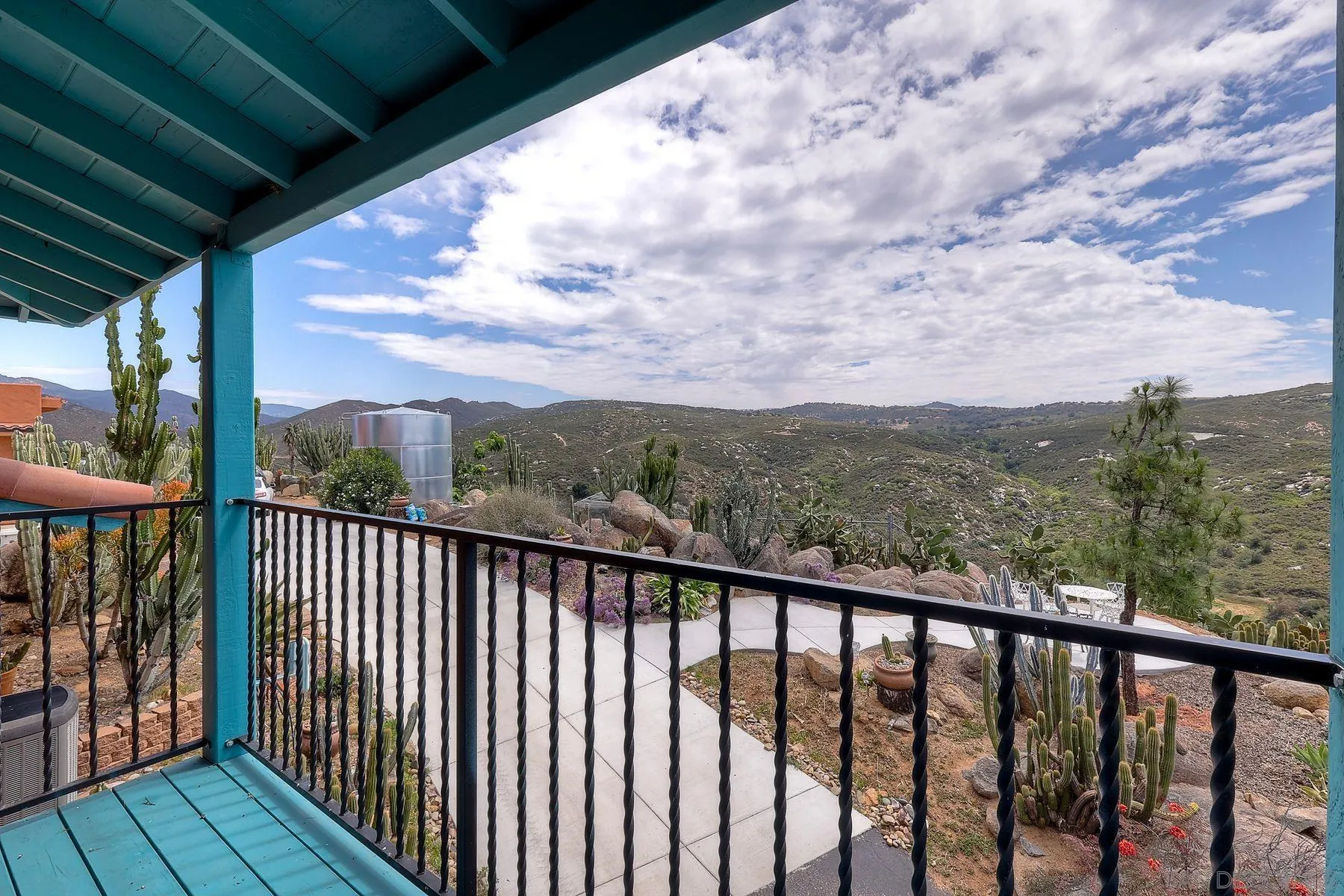 https://cdn.realtyfeed.com/cdn/127/260010532/7ec8c53a35cf60f693fde73561ee4b8c.webp