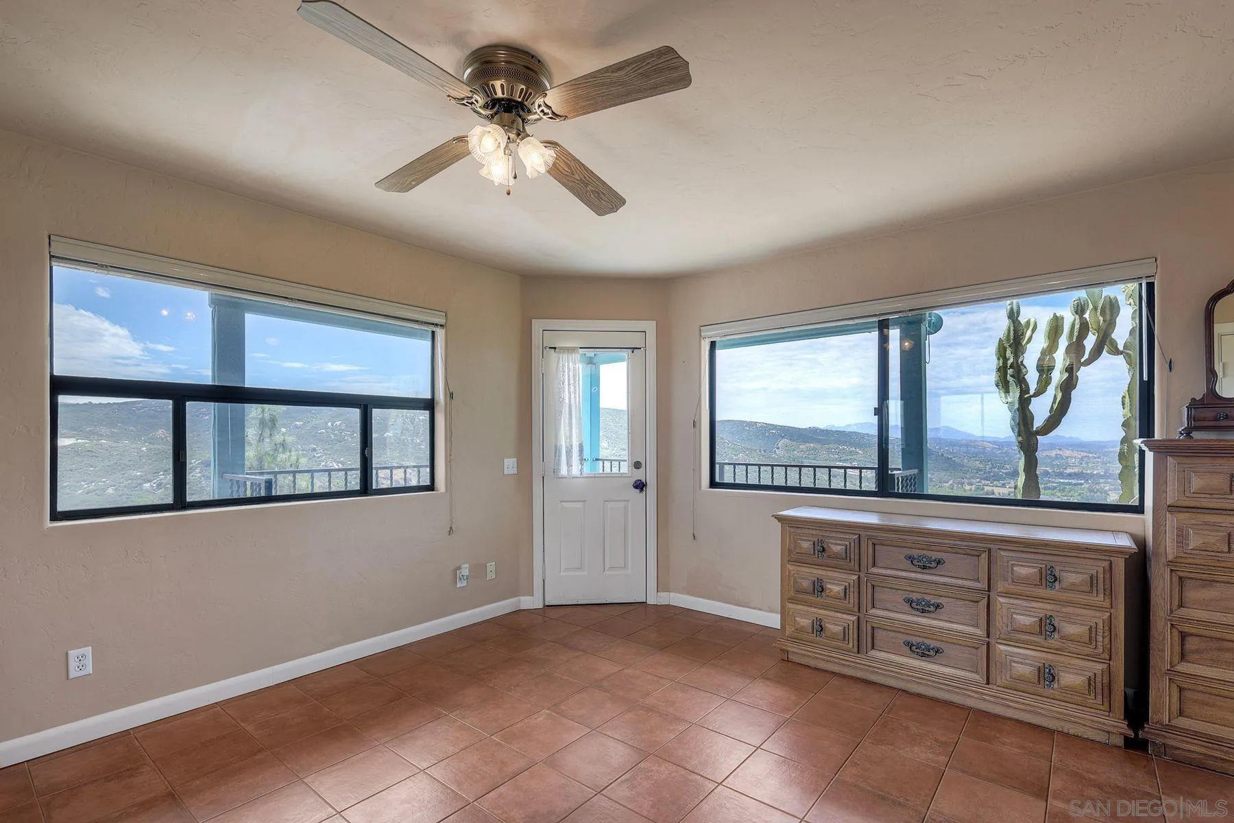 https://cdn.realtyfeed.com/cdn/127/260010532/a482a9686c99f6c087f128a104d380f6.webp