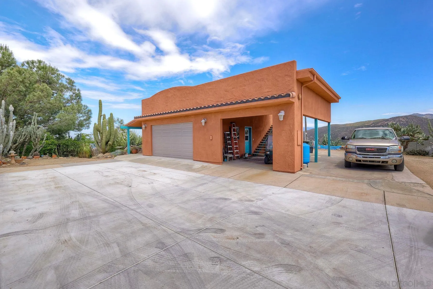 https://cdn.realtyfeed.com/cdn/127/260010532/ba2cd65ce1ebd8d9ce7cb8d6349f0a2a.webp